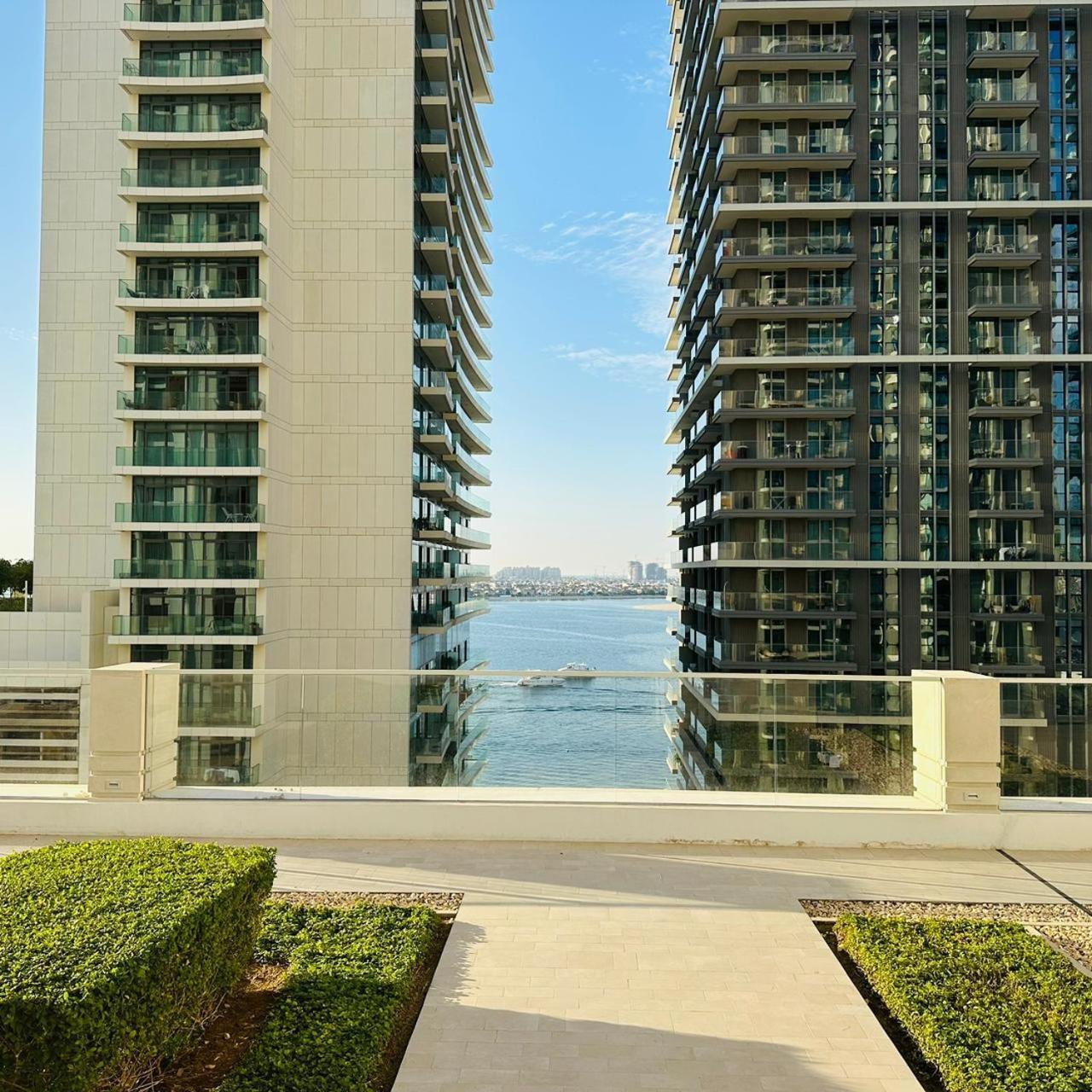 Amakin Beachfront Palm Jumeirah Marina Vista 2 *