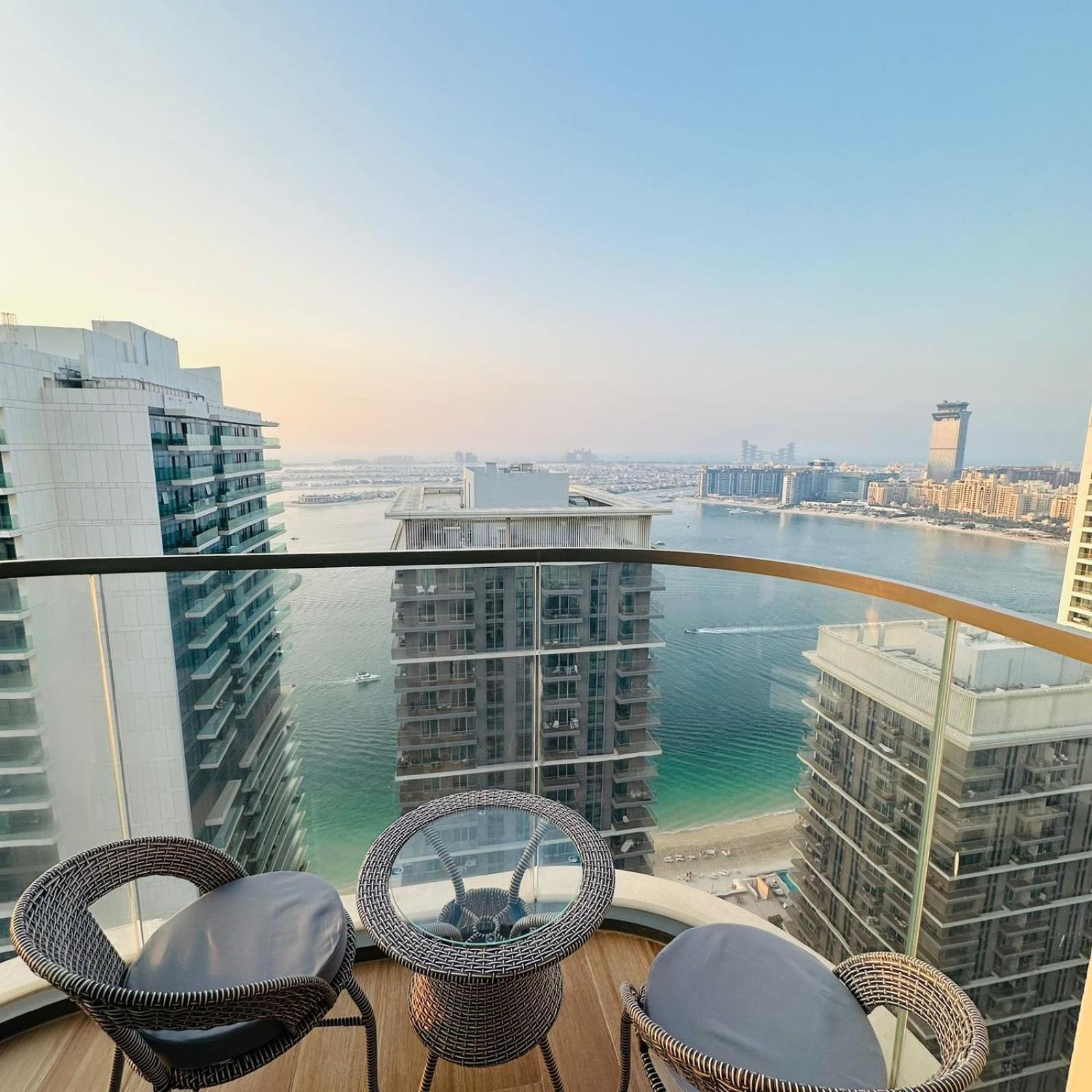 Amakin Beachfront Palm Jumeirah Marina Vista 2 *