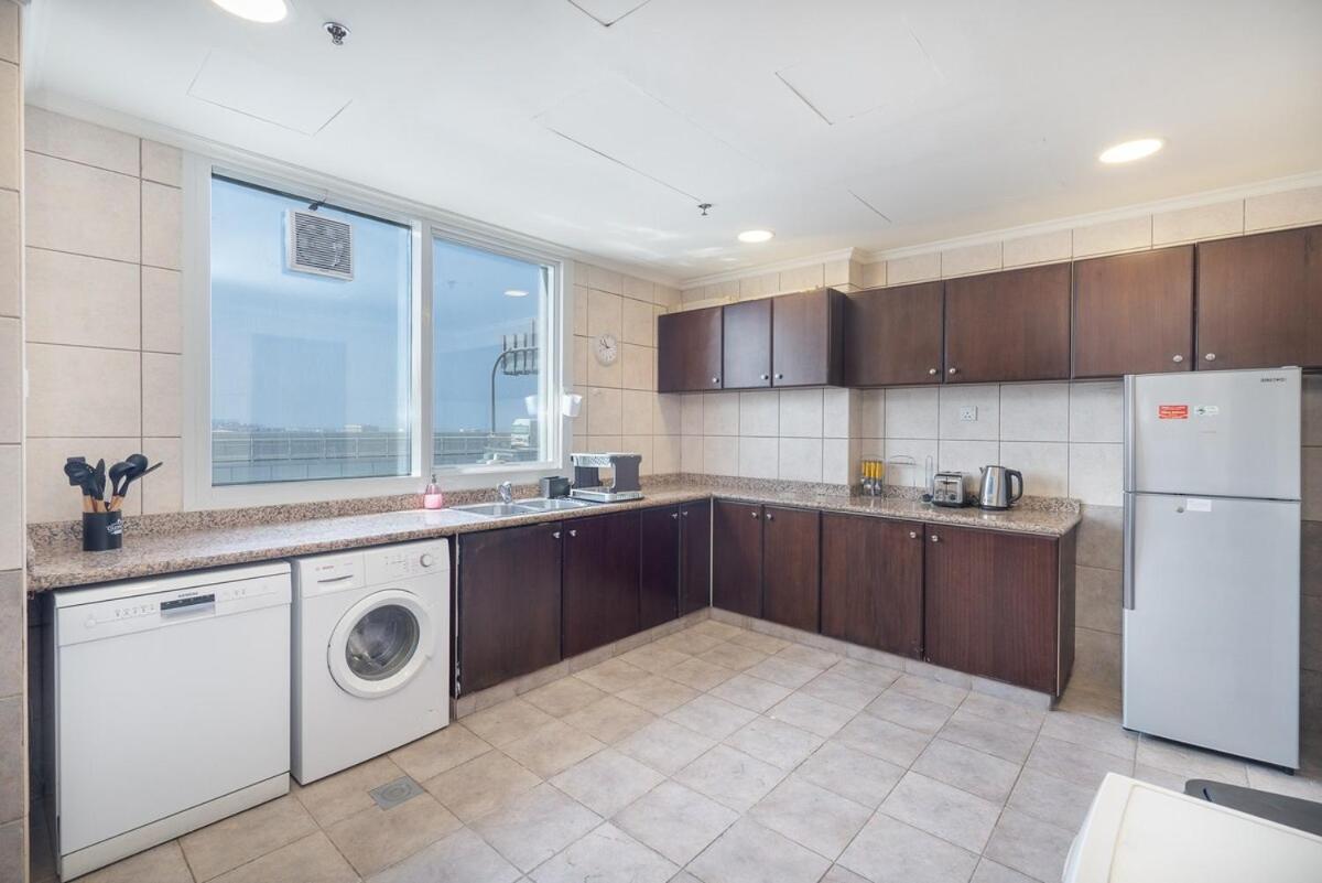 Amazing 4-bedroom Perfect For Families In Marina Dubai