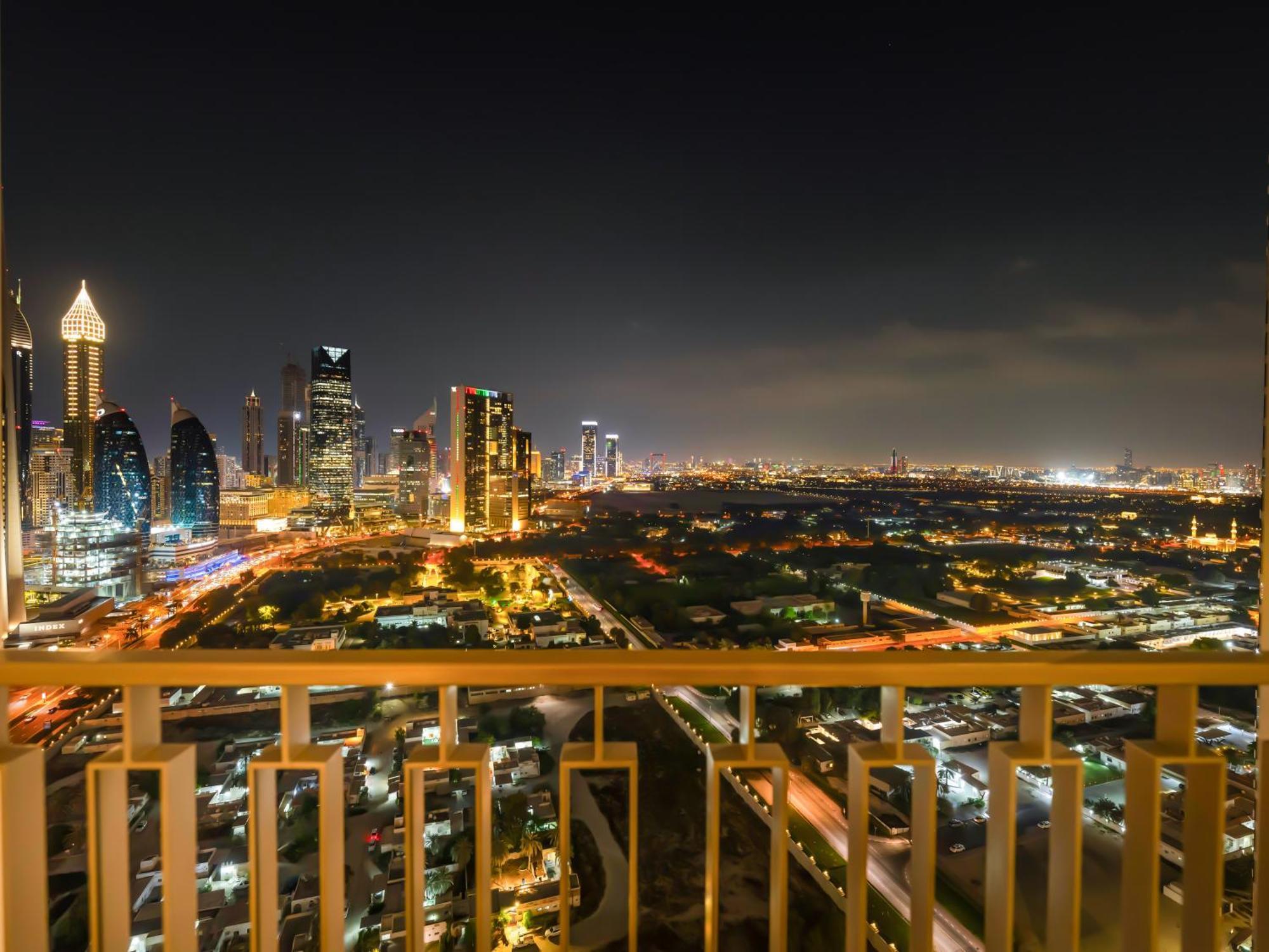 Lägenhet New Luxurious 2br Between Difc & Downtown Difc View