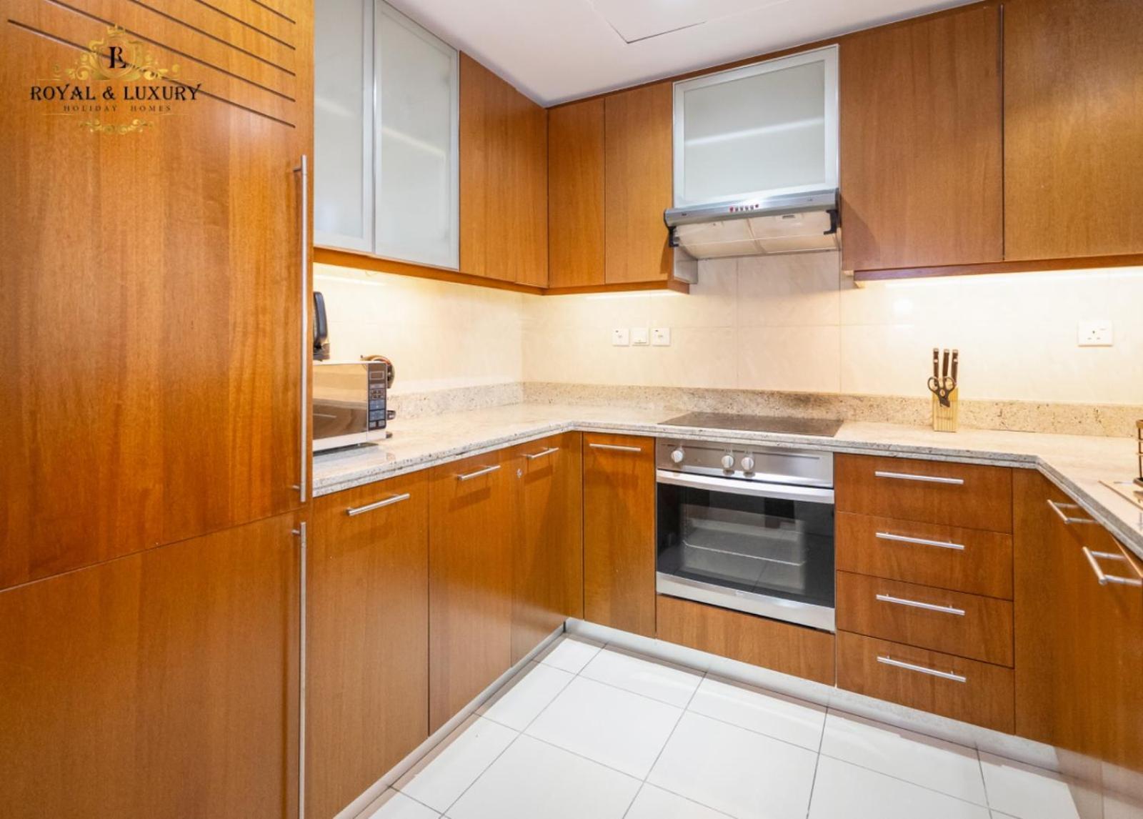 Chic 1-bedroom Haven In Standpoint A Tower, Downtown Appartement