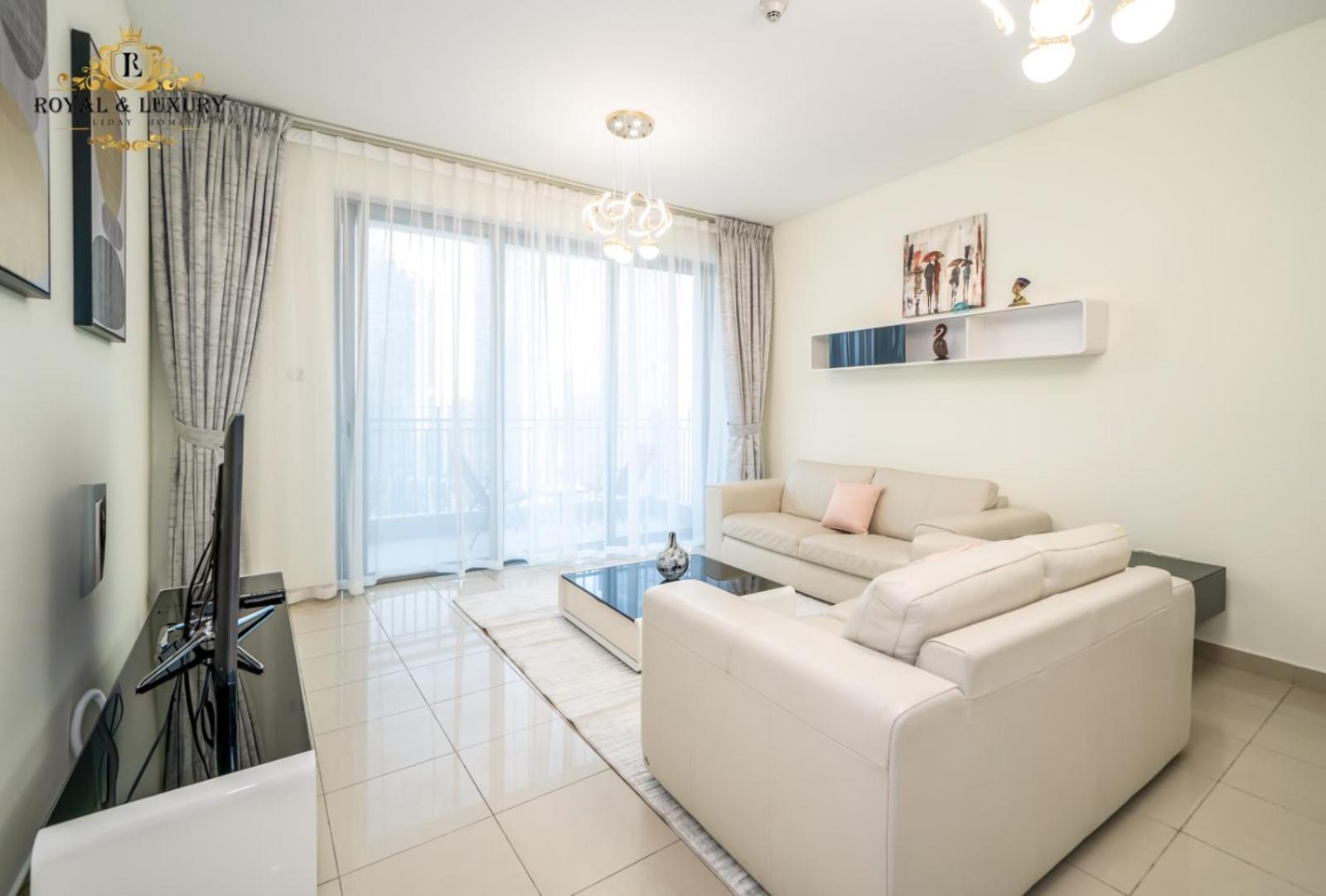 Chic 1-bedroom Haven In Standpoint A Tower, Downtown *