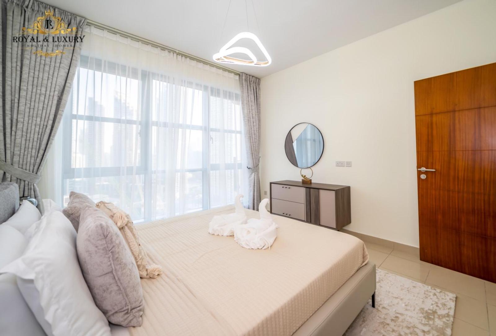 Chic 1-bedroom Haven In Standpoint A Tower, Downtown Dubaï