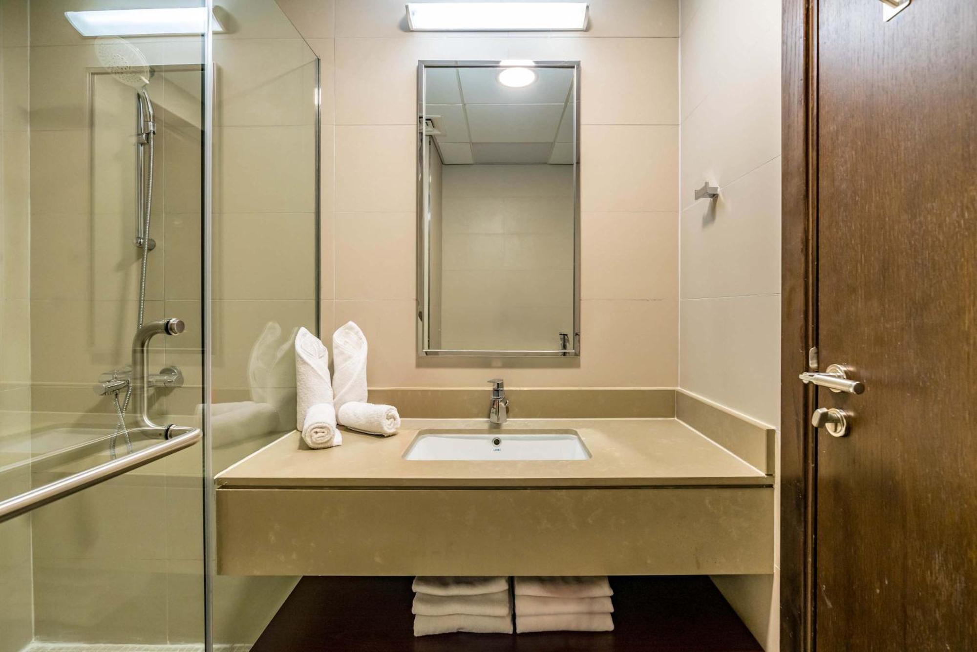 Silkhaus Newly Furnished Facing Difc With Pool And Gym Access *