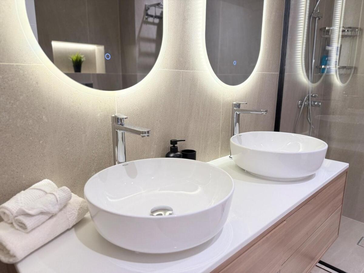 Cozy And Modern Two Bedroom In Marina * Dubaï