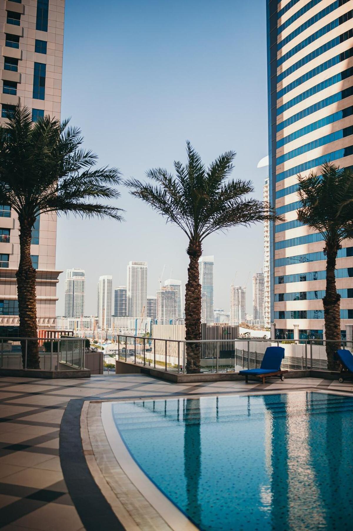 Cozy And Modern Two Bedroom In Marina