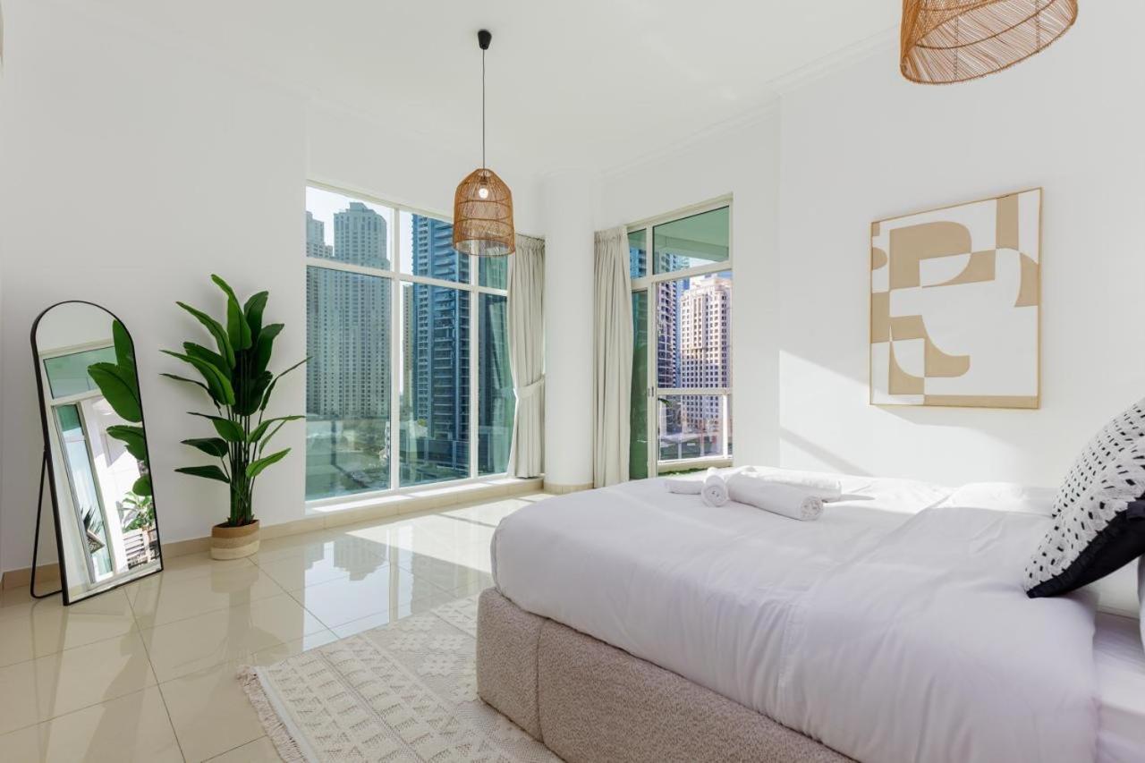 Waterfront Flat Stunning View Sleeps 6