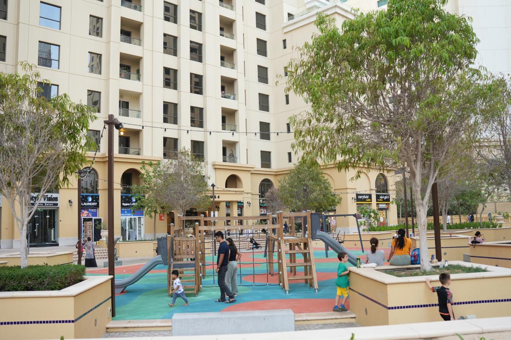 Yellow Parrot Jbr Dubaï