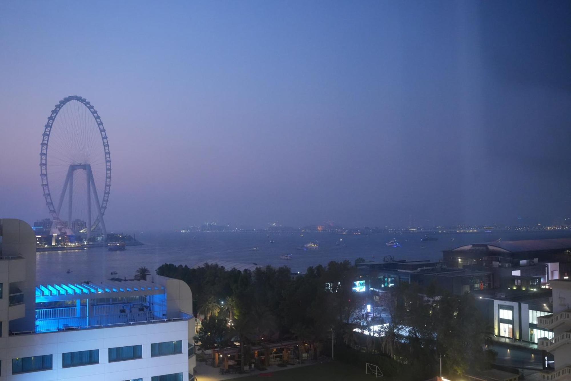 Capsulehotel Yellow Parrot Jbr Dubai
