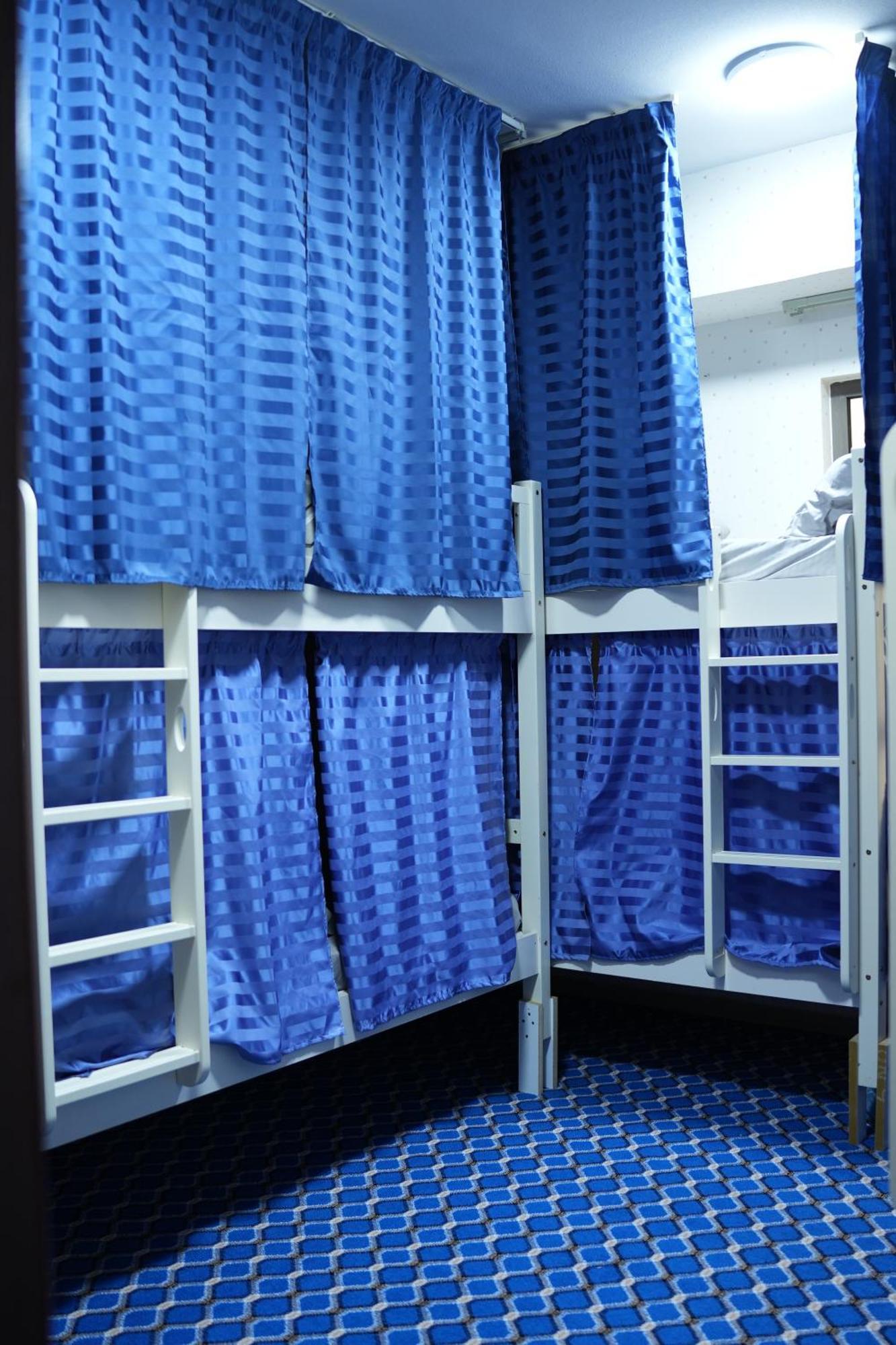 Capsulehotel Yellow Parrot Jbr Dubai