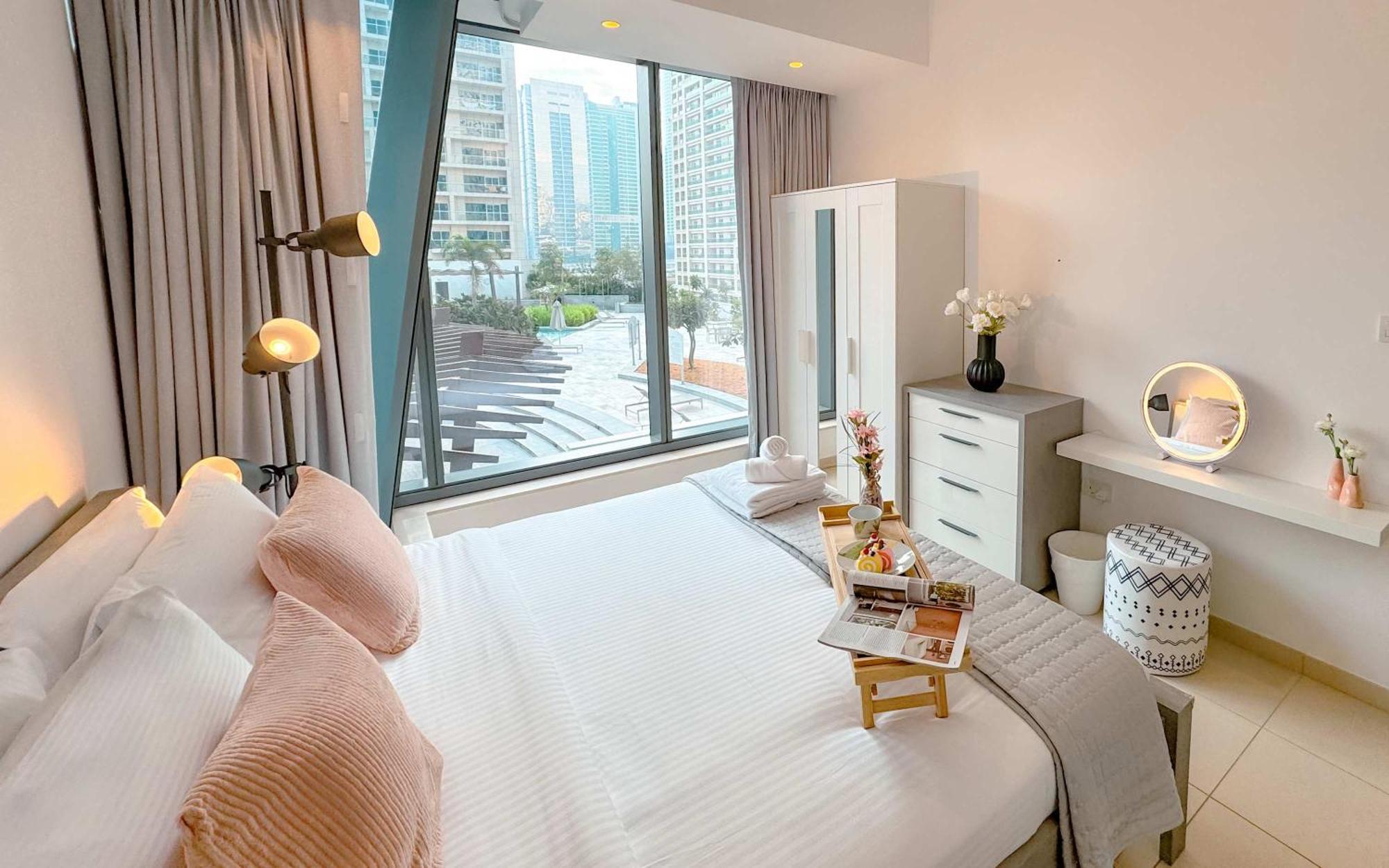 Apartment Airstay - 1br - Pool Views - Near Marina Mall - Monthly Offer Available
