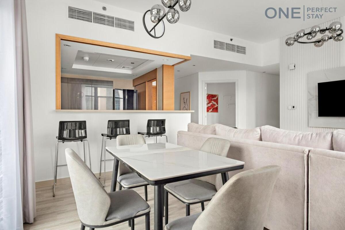 Stylish 1br With Maid In Downtown With Pool And Gym * Dubaï