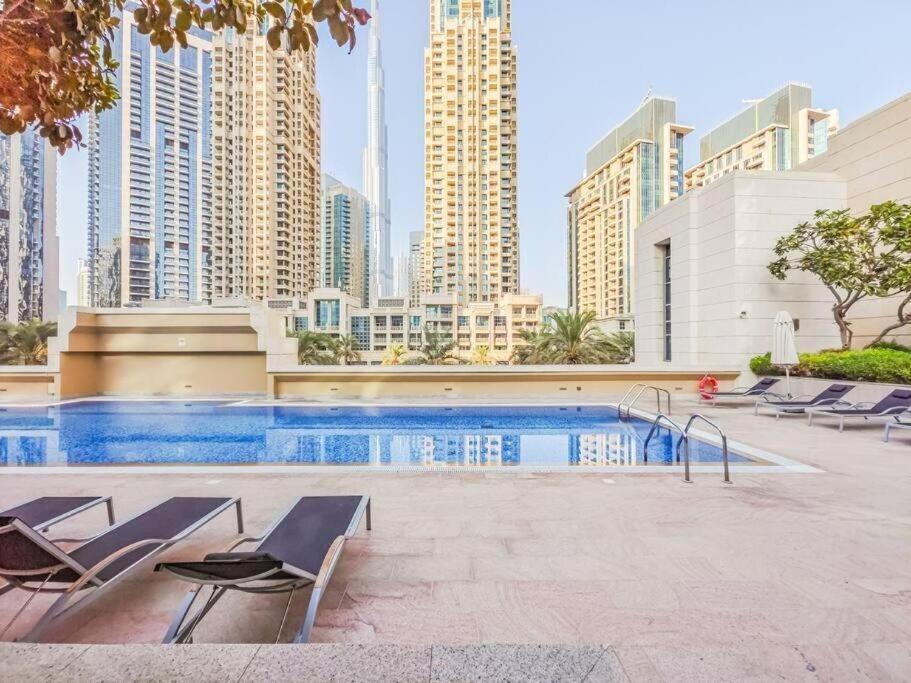 Stylish 1br With Maid In Downtown With Pool And Gym Dubaï