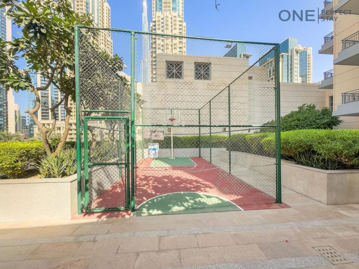Appartement Stylish 1br With Maid In Downtown With Pool And Gym Dubaï