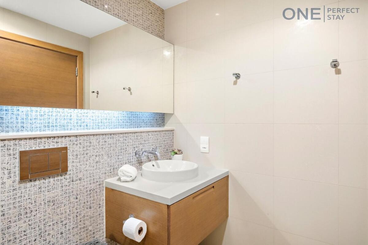 Stylish 1br With Maid In Downtown With Pool And Gym * Dubaï