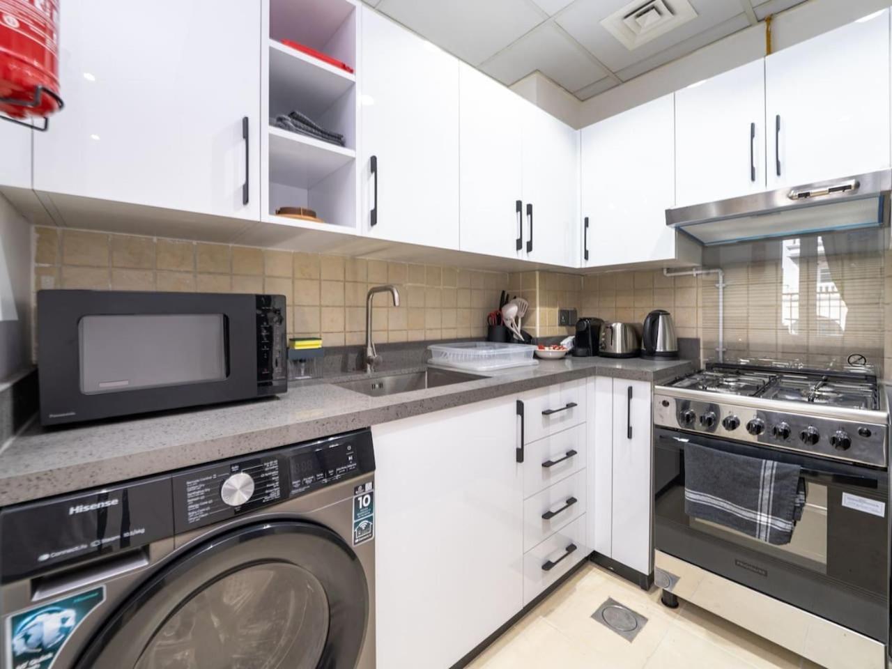 Charming 1-bedroom In Autumn, Jvc Appartement