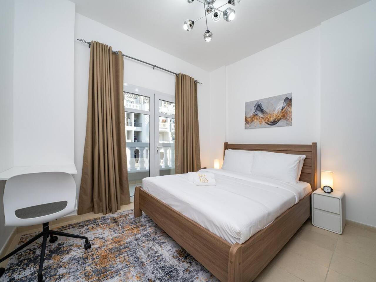 Appartement Charming 1-bedroom In Autumn, Jvc