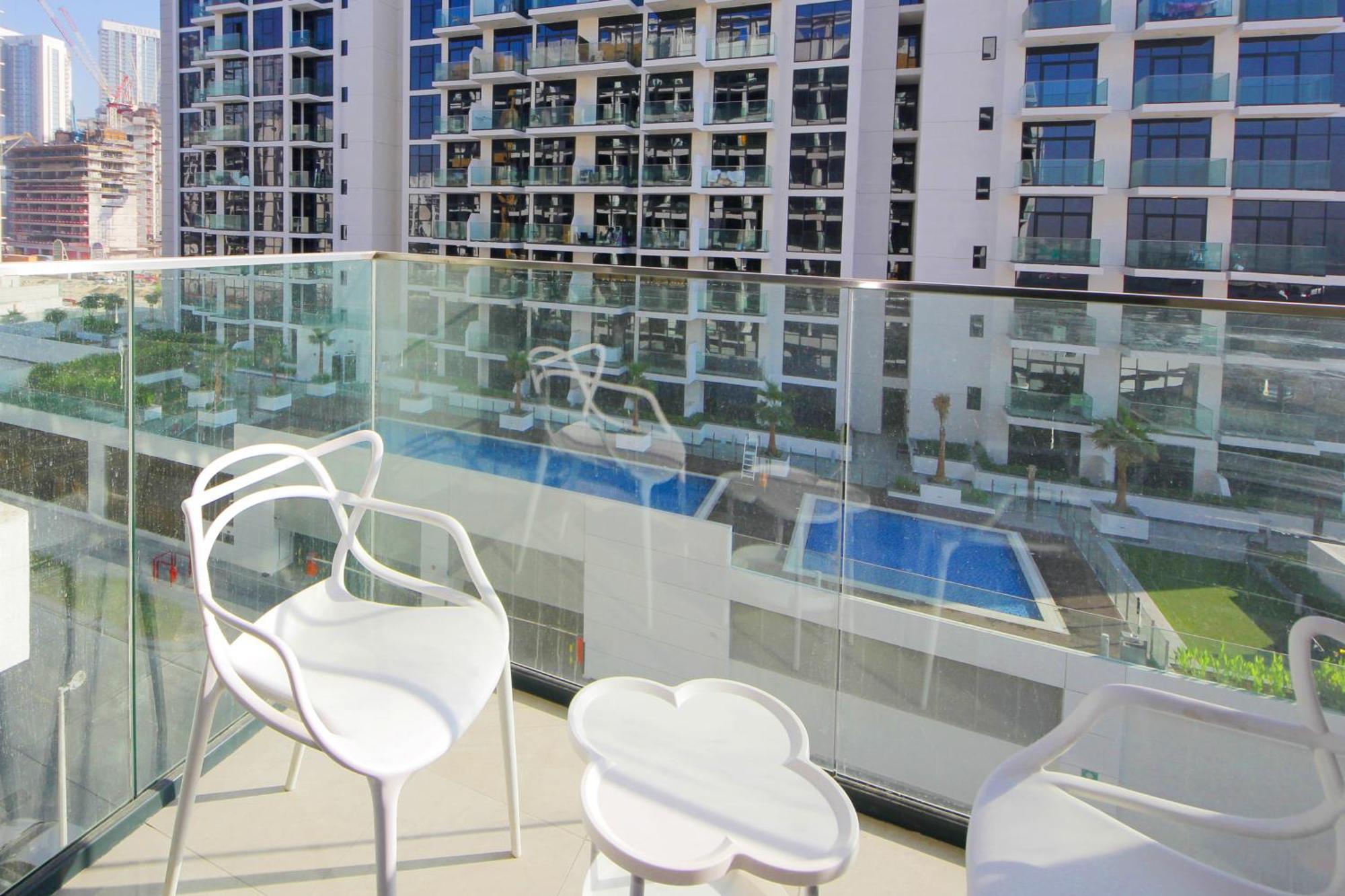 Apartemen Newarabian Azizi Riviera Dubai