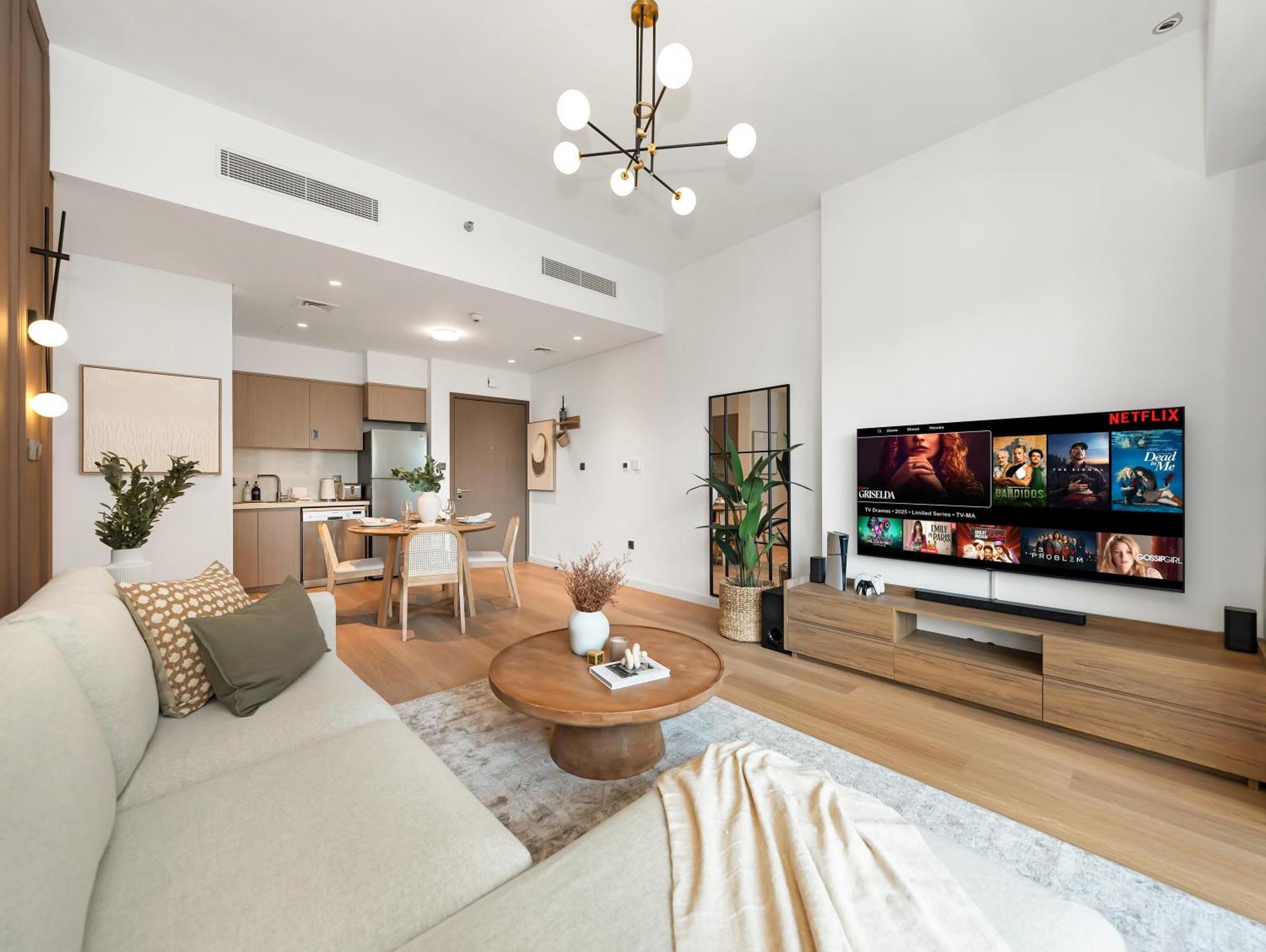 The Chic Downtown Luxury Near Burj Khalifa Apartment