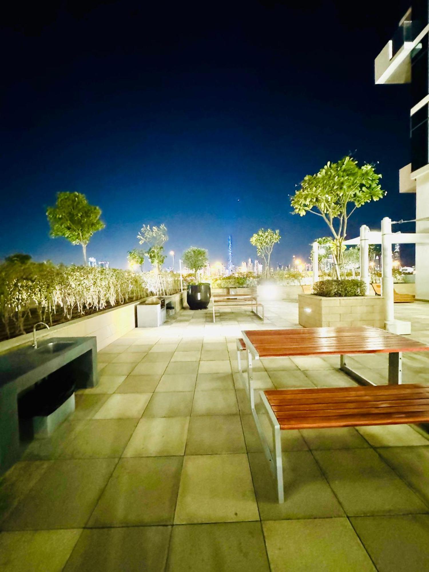 Farhad Azizi Al Jaddaf Sleek Appartement
