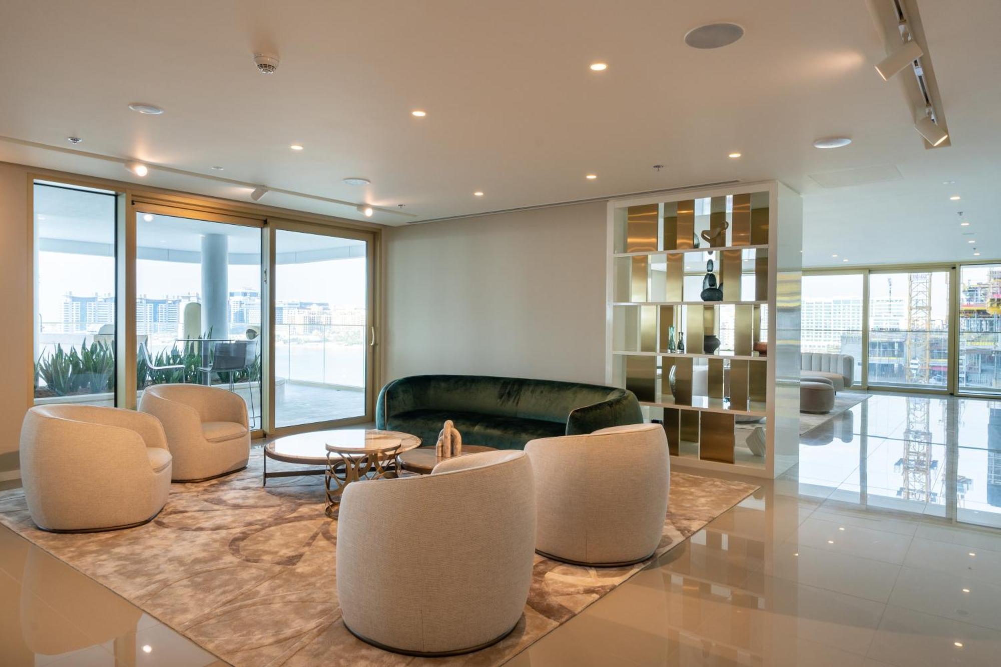 Apartemen Homes & Beyond I Modern 2 Bedroom Seafront Dubai