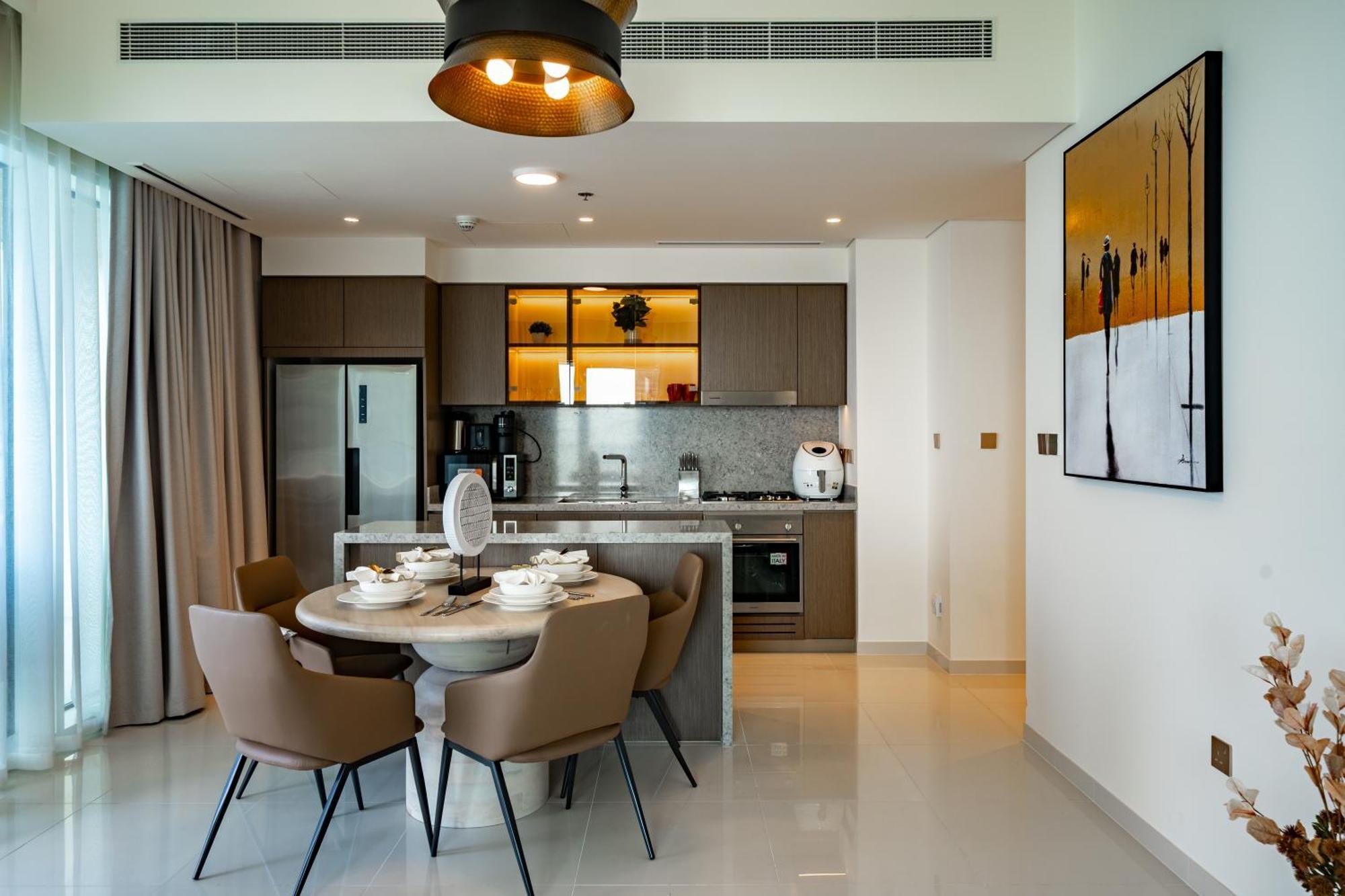 Homes & Beyond I Modern 2 Bedroom Seafront Apartemen