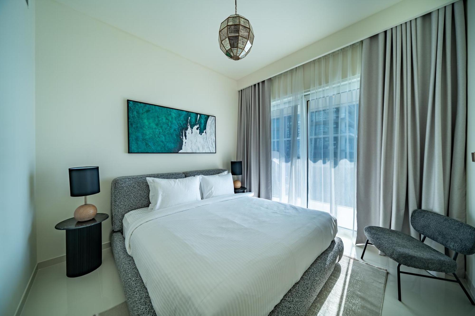 Homes & Beyond I Modern 2 Bedroom Seafront Apartemen