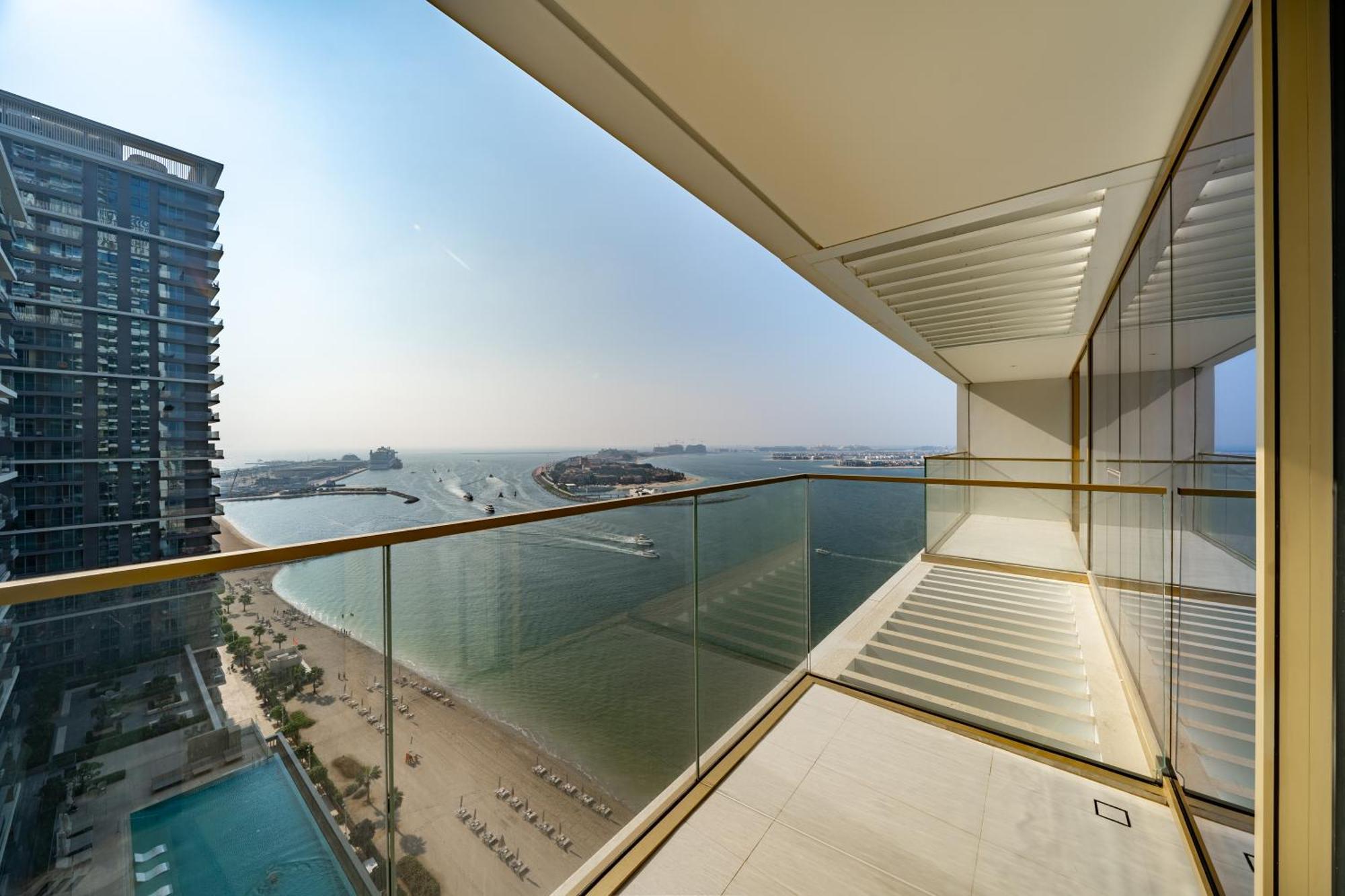 Homes & Beyond I Modern 2 Bedroom Seafront Dubai