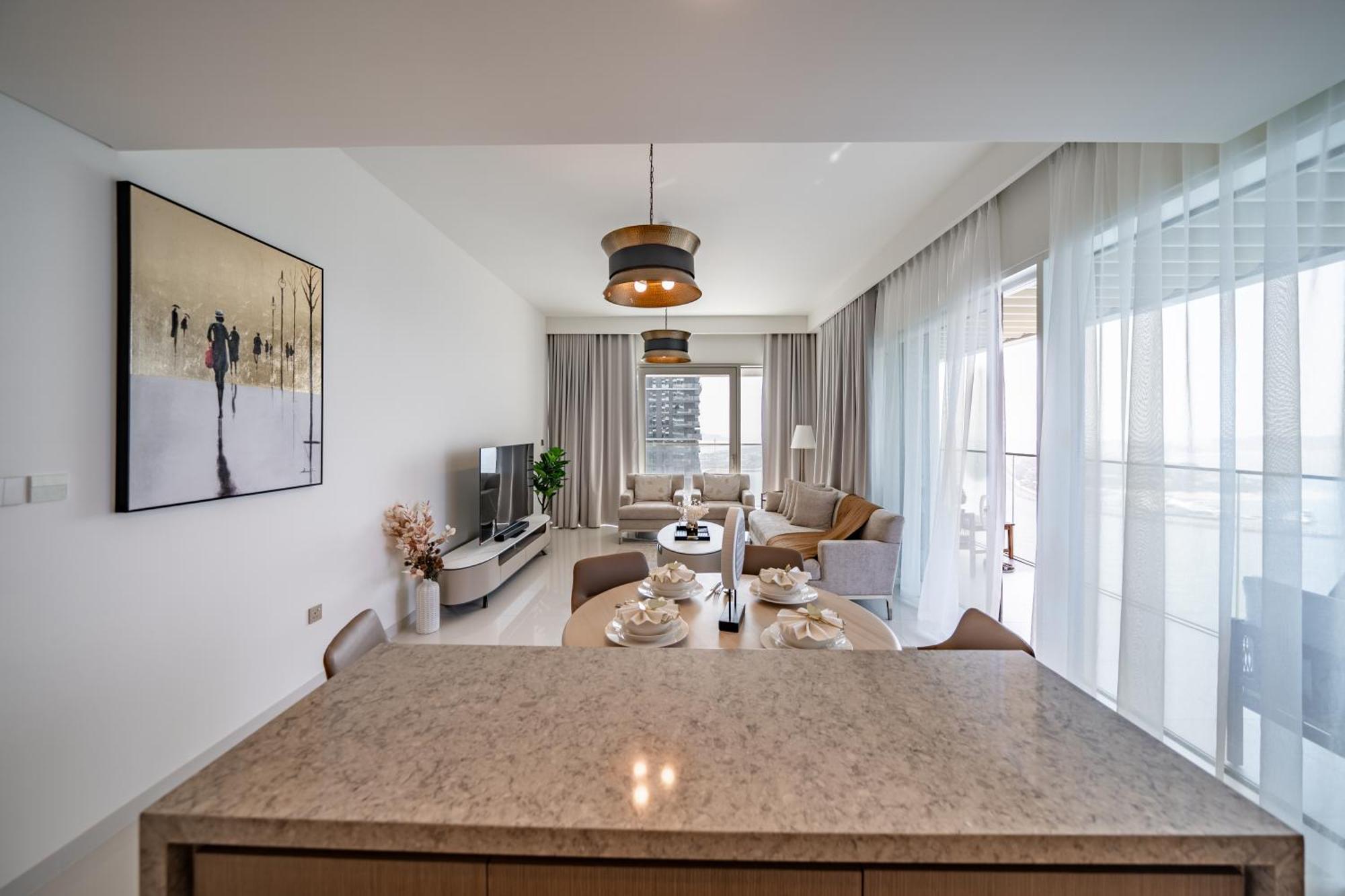 Homes & Beyond I Modern 2 Bedroom Seafront