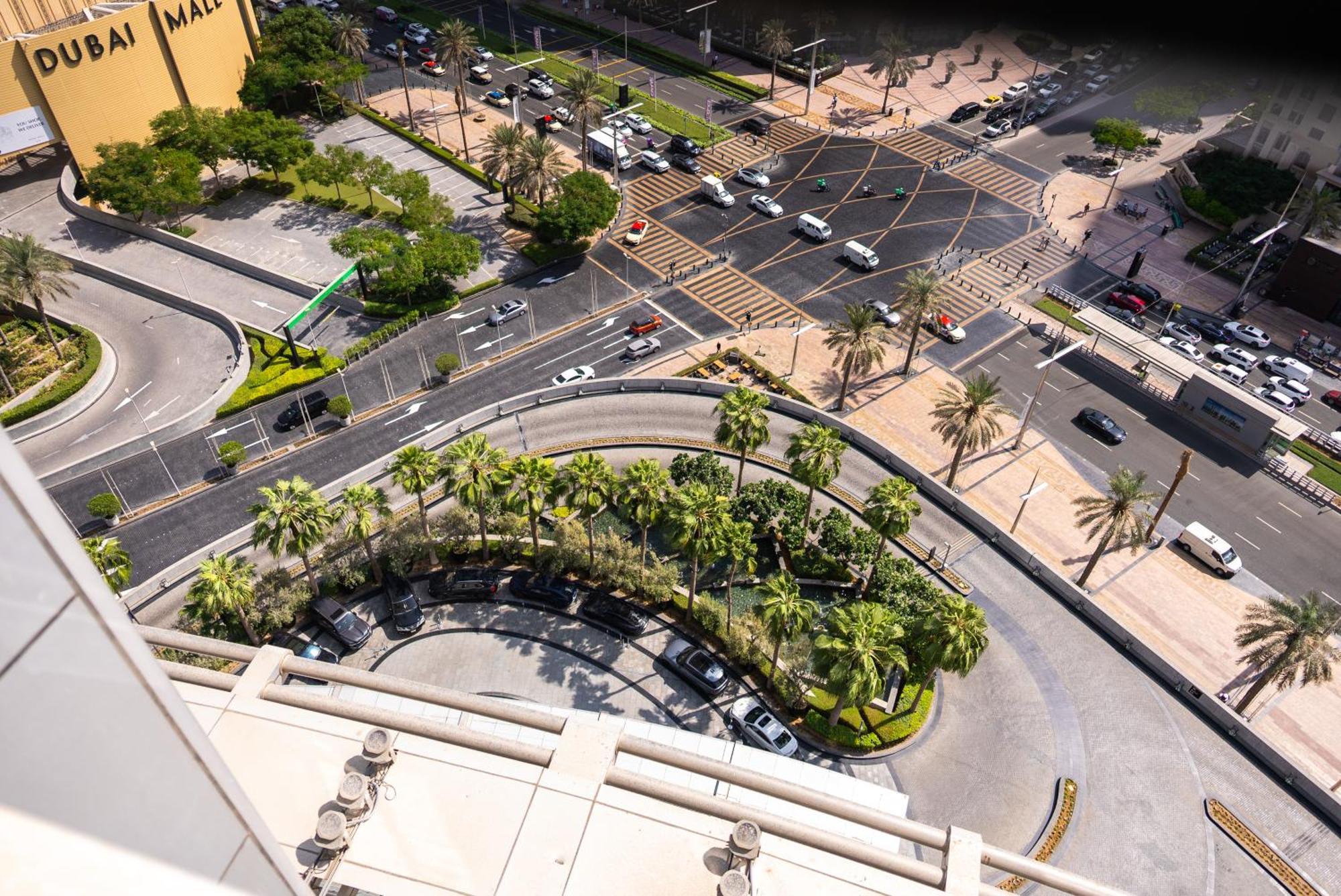 Residencial In Address Downtown Connected To Mall Appartement *