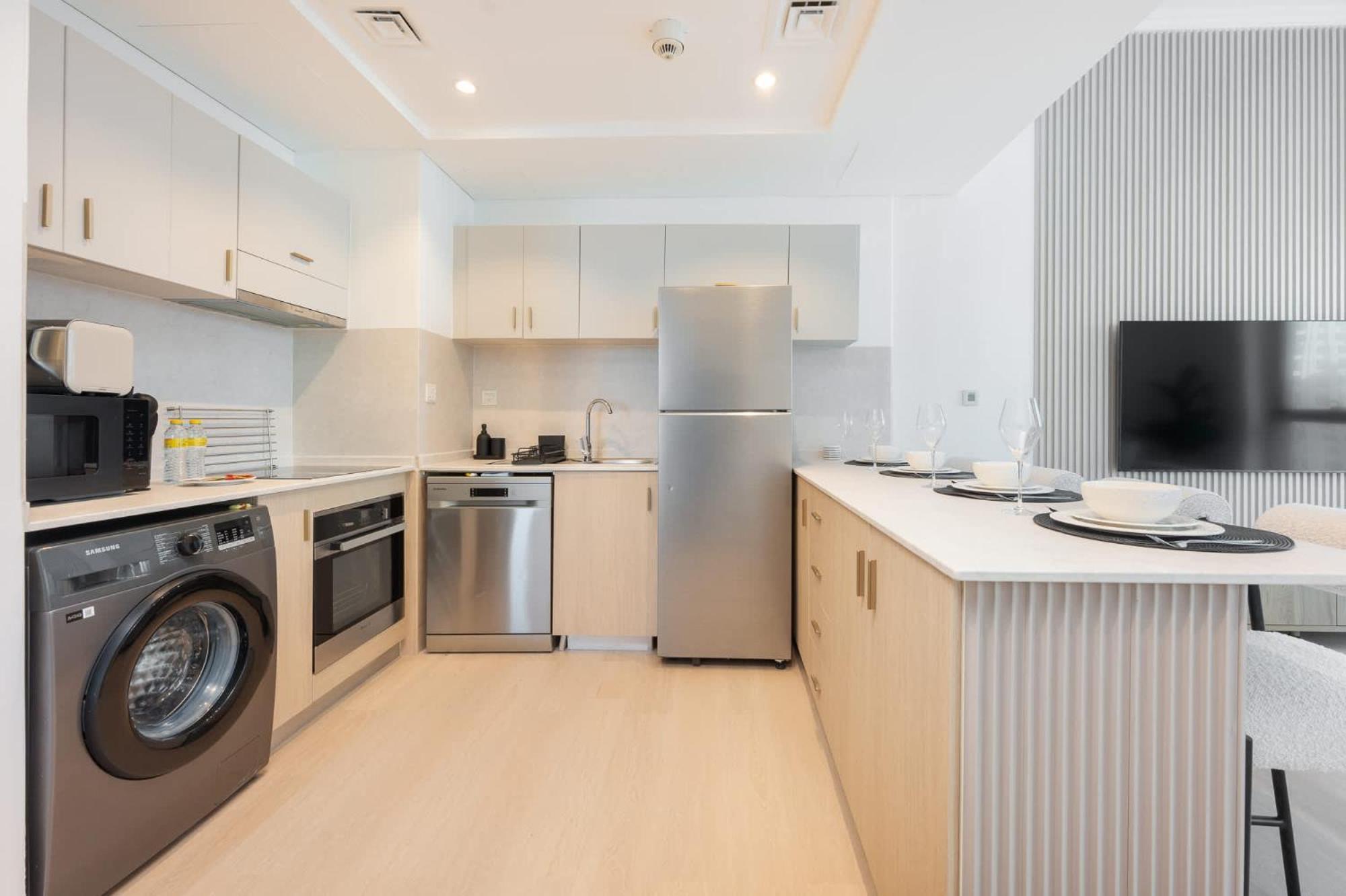 1 Bedroom That Sleeps 4 With Great Views *