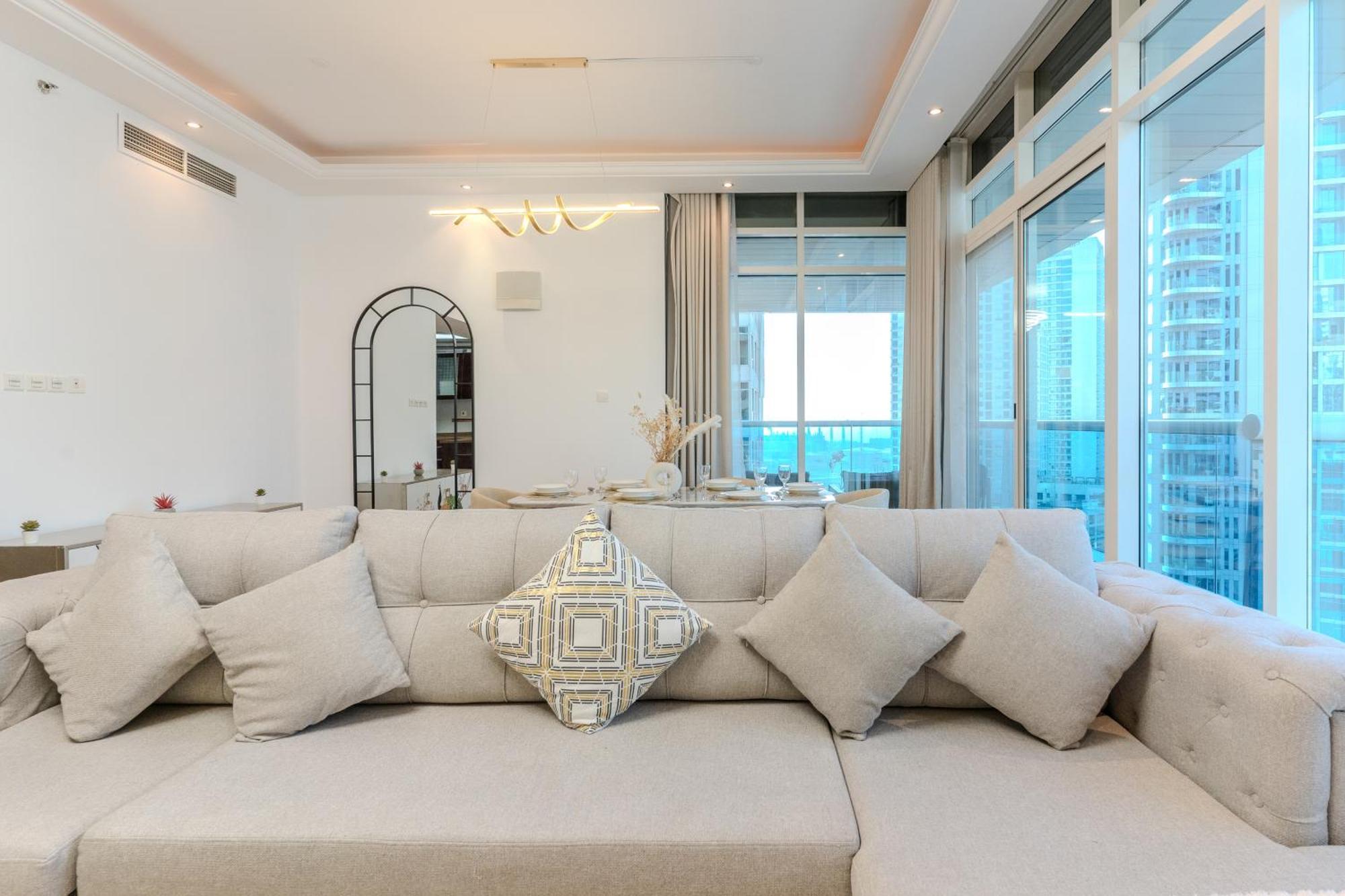 Luxury 3br With Stunning Full Marina View In Dubaï