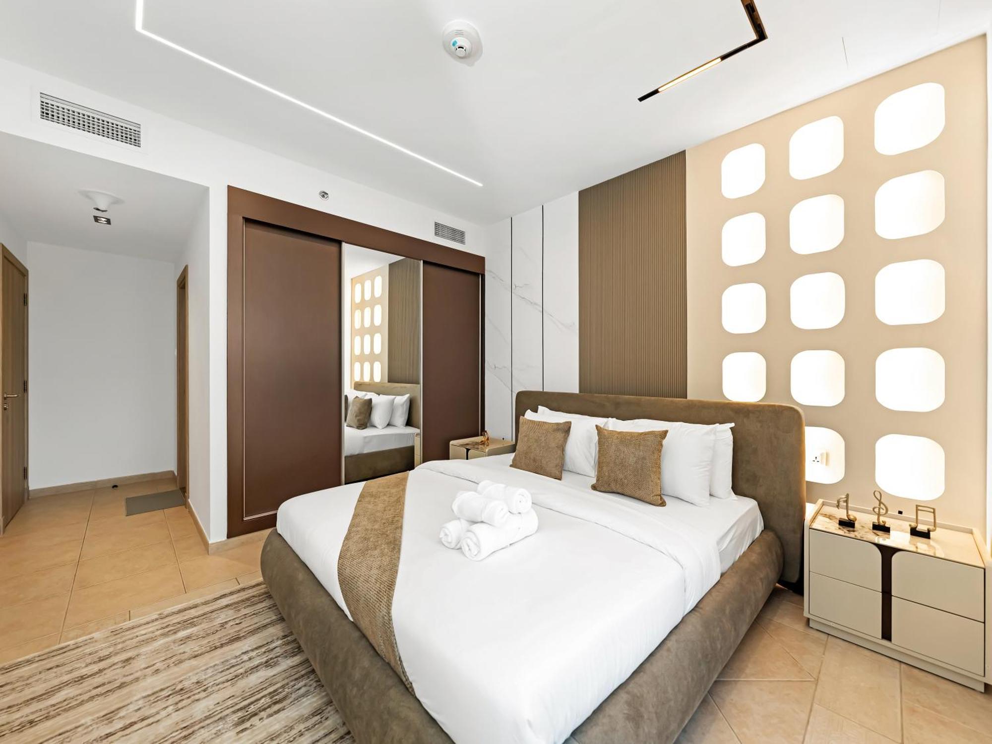 Lux New 2 Bhk - Full Sea View - Marina - 5 Min To - 100 Metres To Tram Dubai