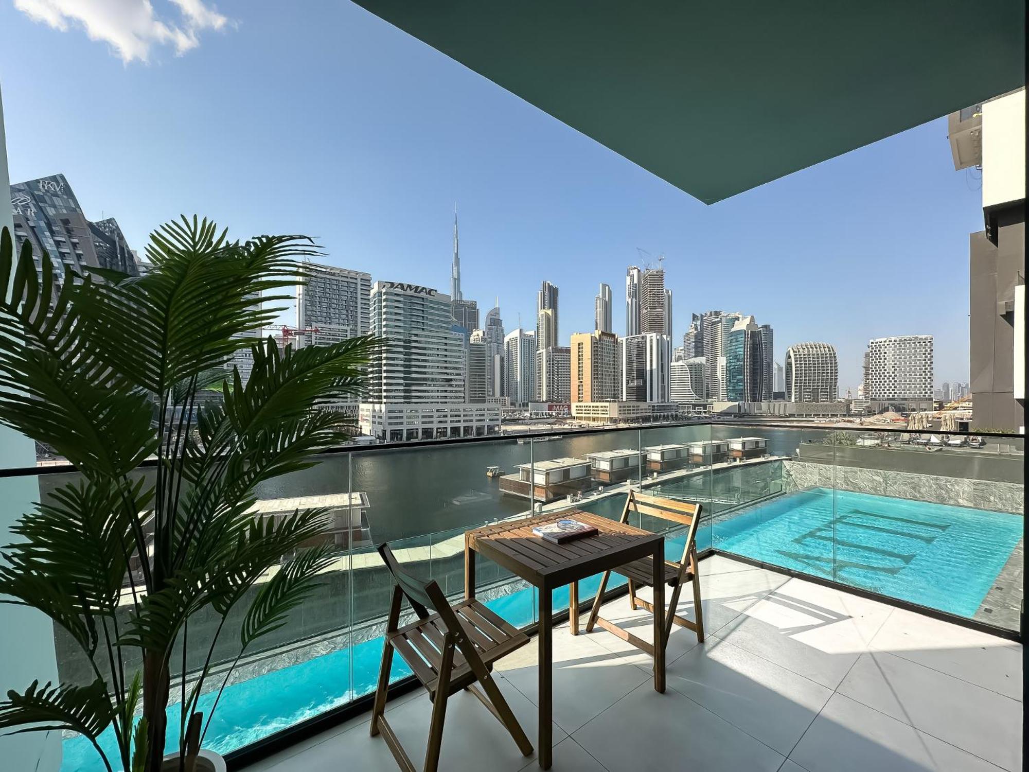 Trophy - Santorini Burjkhalifa & Canal Views Sofa Bed Dubai