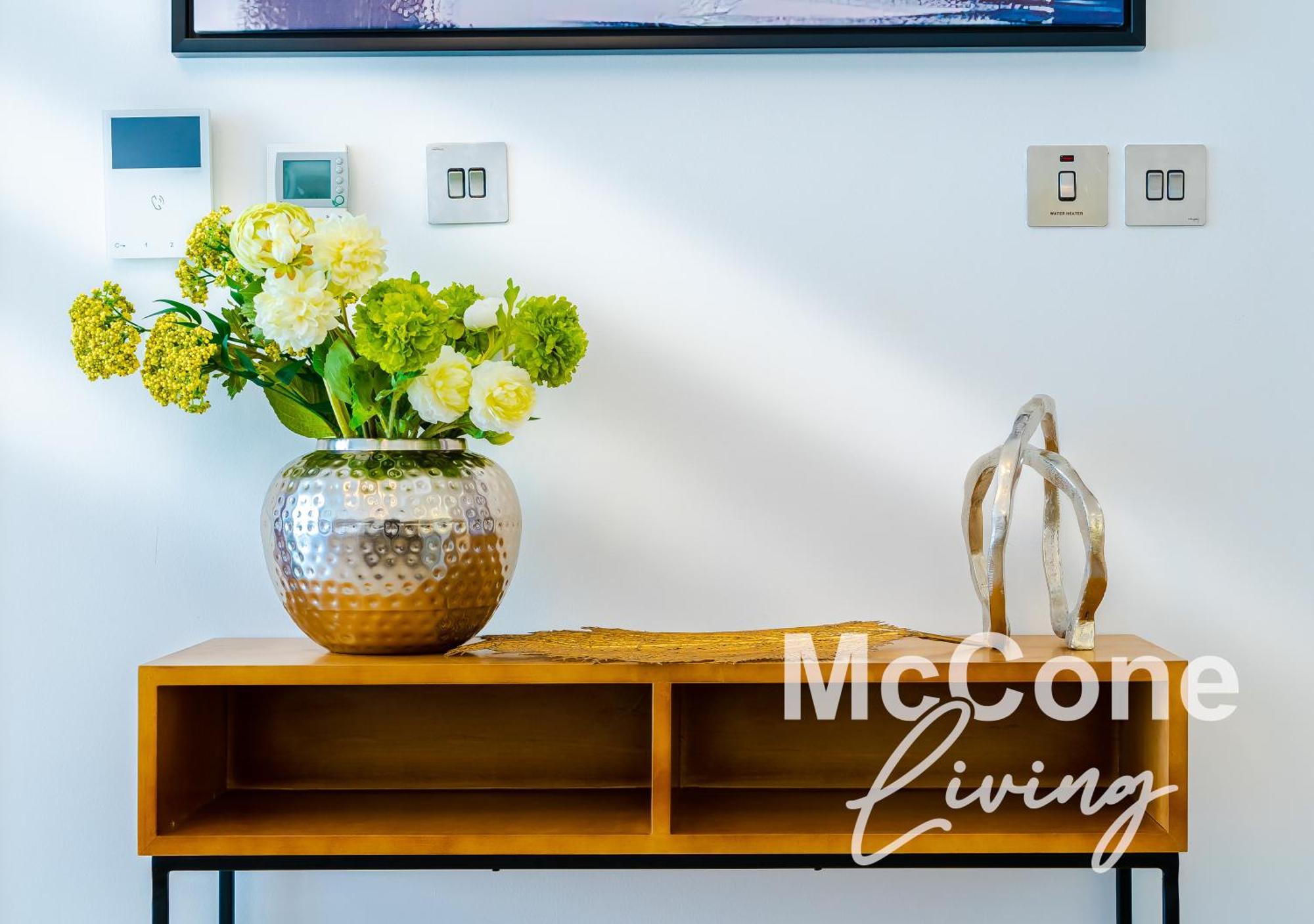 Sophisticated 1 Bed In Marina *