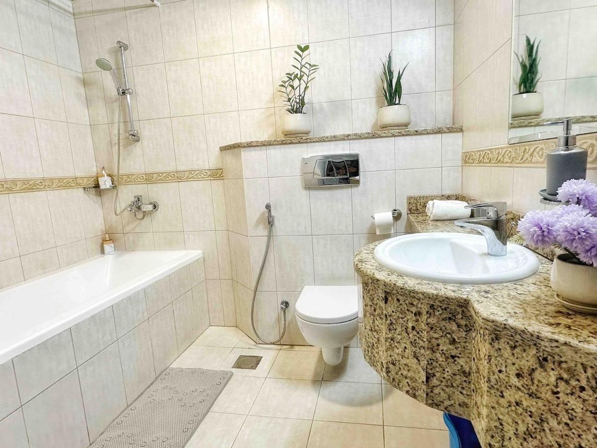 Skyline Sanctuary On The 82Nd Apartamento