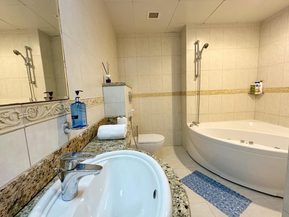 Skyline Sanctuary On The 82Nd Apartamento