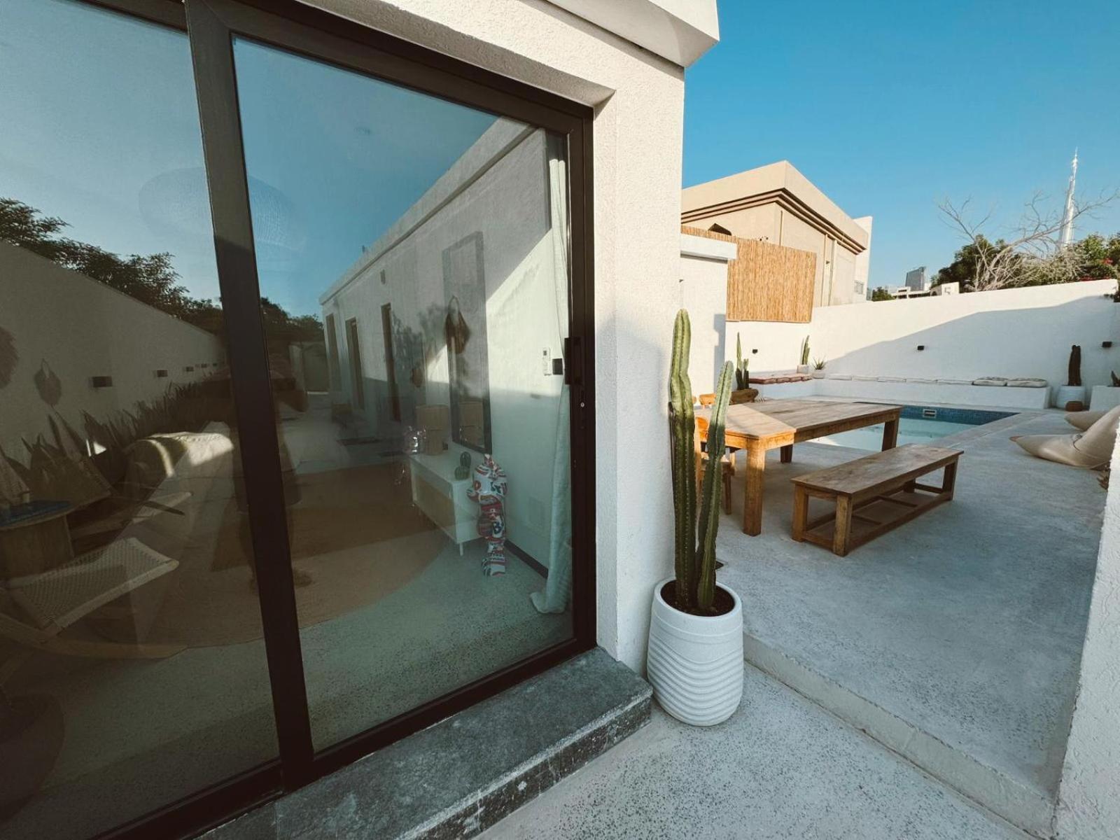 Appartement Luxury Boho Chic Beachside Escape, Shared Pool & Burj Khalifa View! *