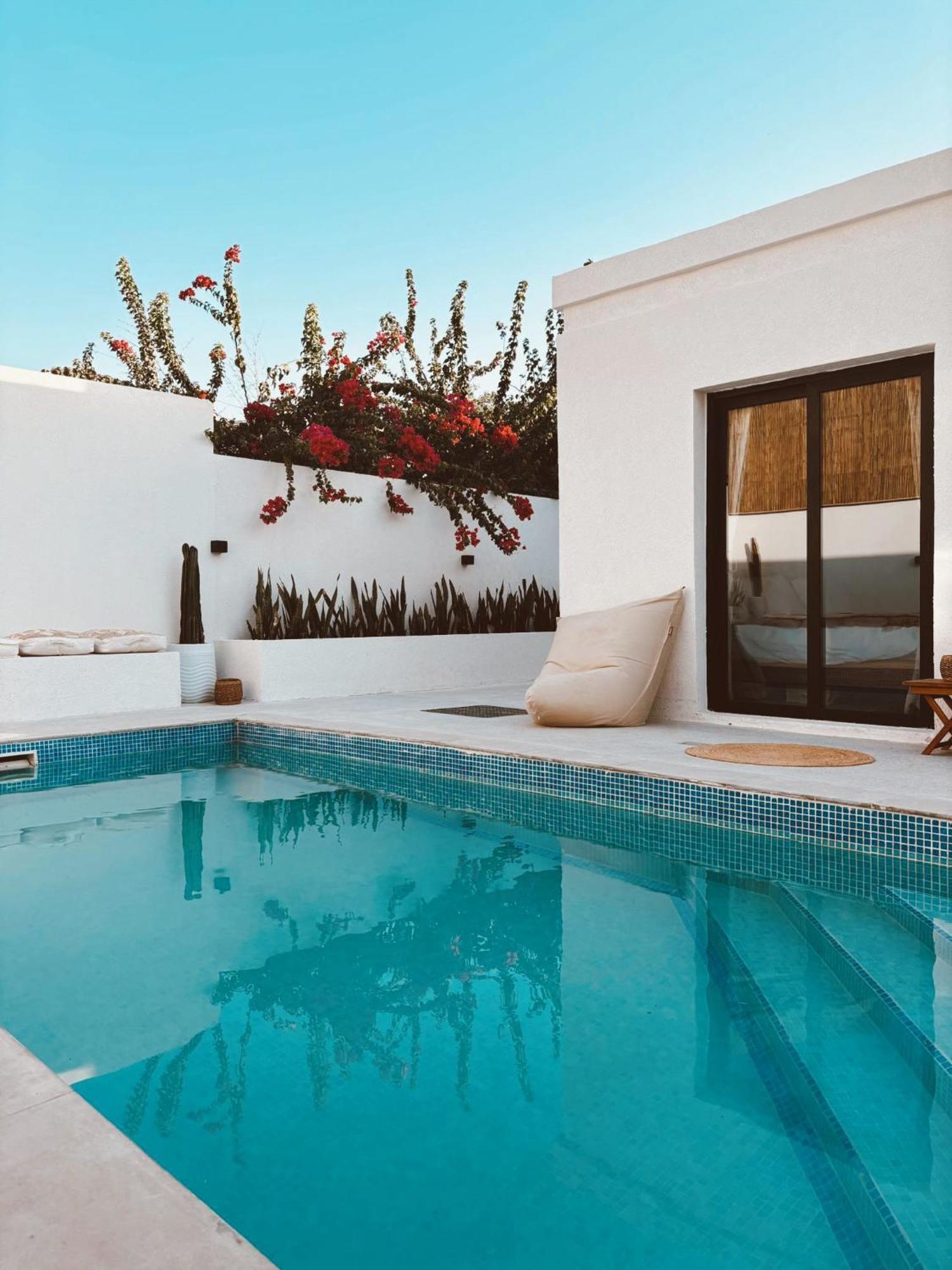 Appartement Luxury Boho Chic Beachside Escape, Shared Pool & Burj Khalifa View! *