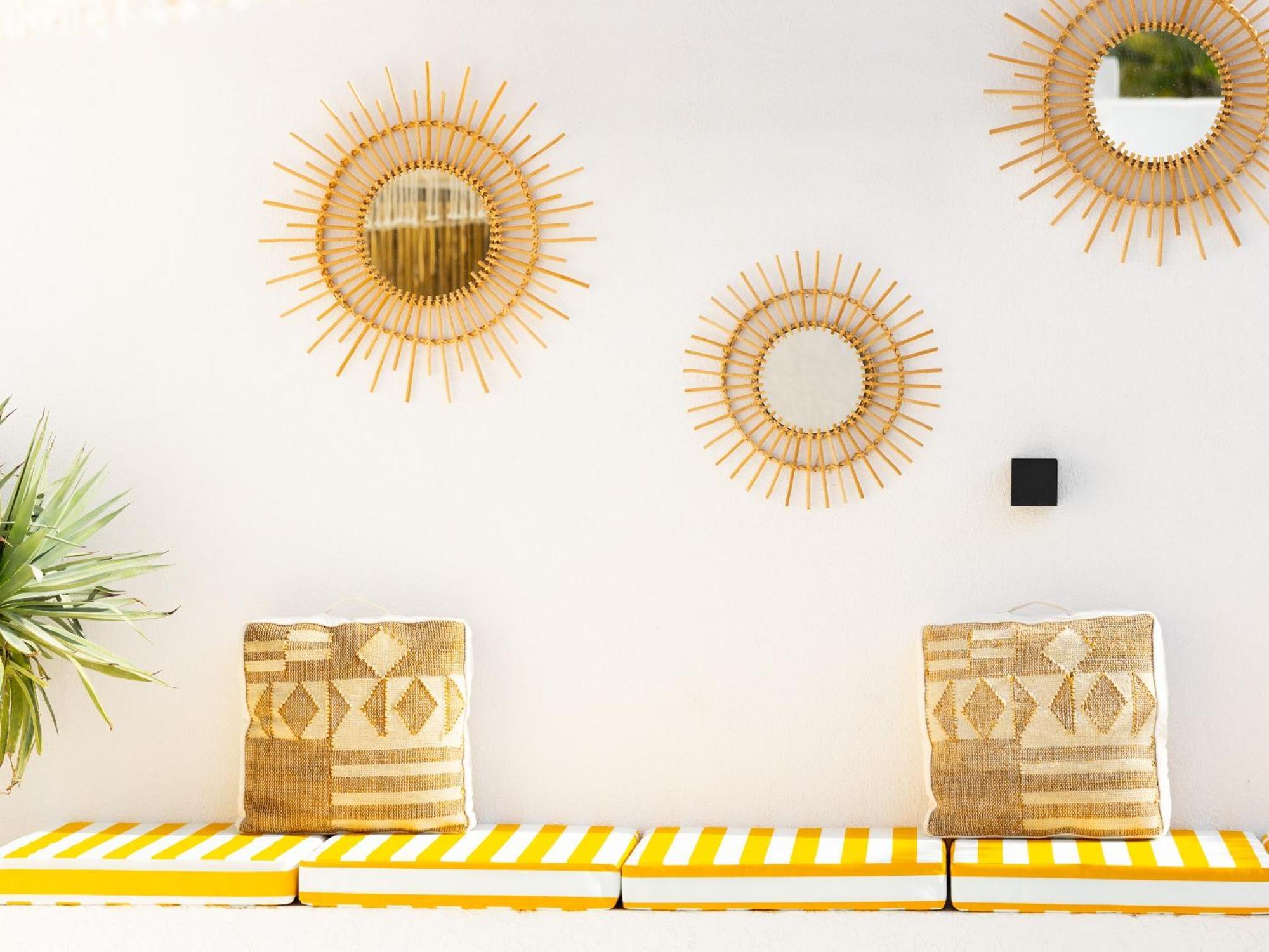 Luxury Boho Chic Beachside Escape, Shared Pool & Burj Khalifa View!
