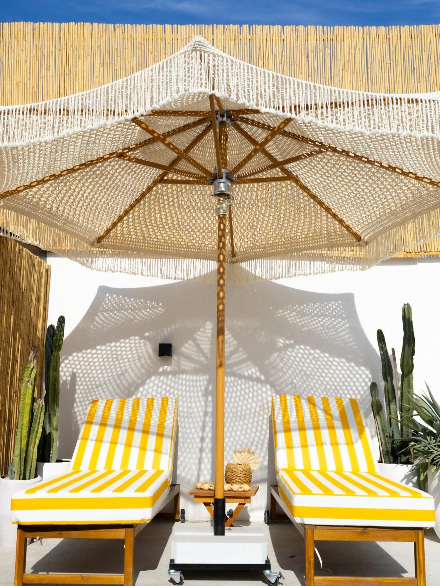Appartement Luxury Boho Chic Beachside Escape, Shared Pool & Burj Khalifa View! Dubaï