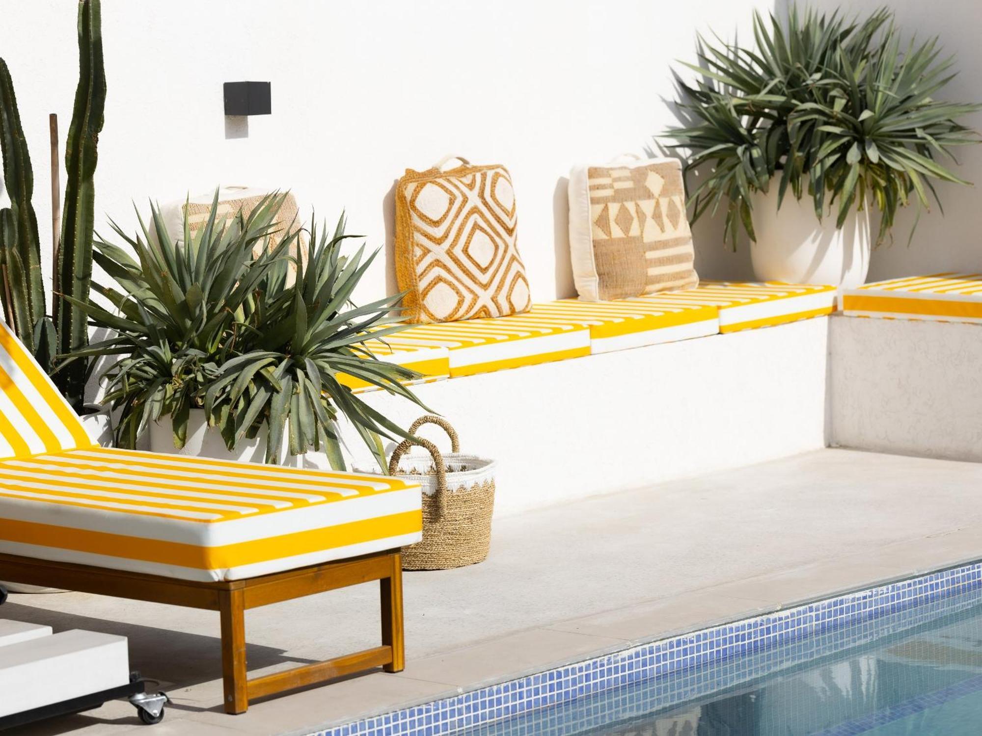 Appartement Luxury Boho Chic Beachside Escape, Shared Pool & Burj Khalifa View!
