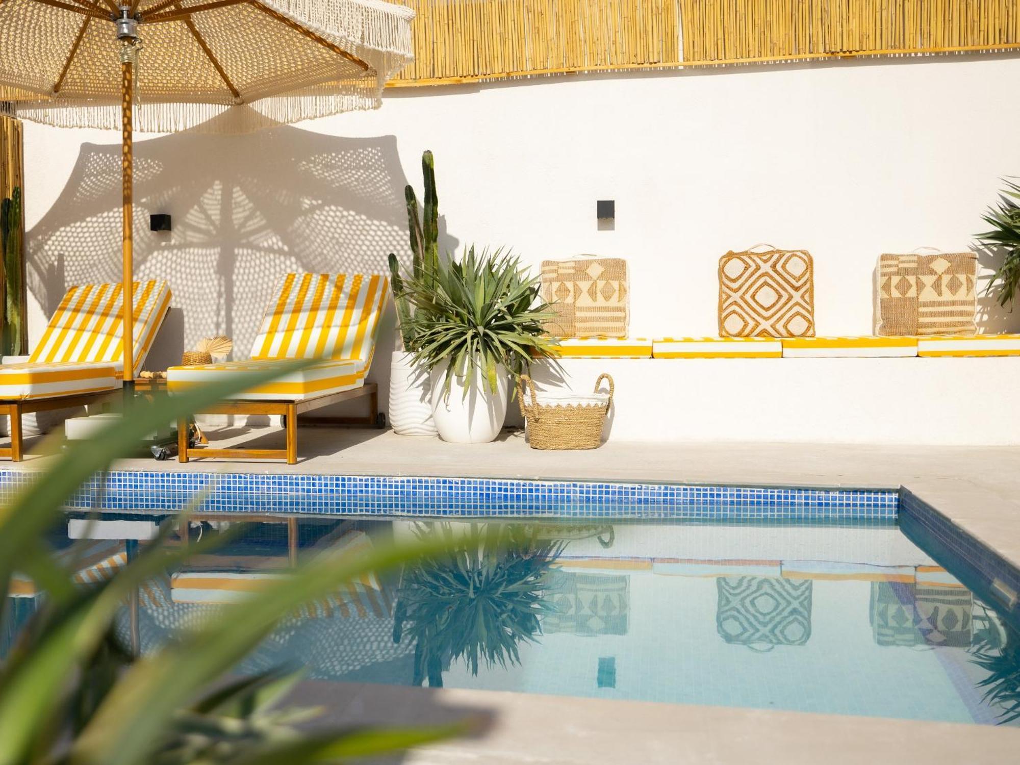 Appartement Luxury Boho Chic Beachside Escape, Shared Pool & Burj Khalifa View! *