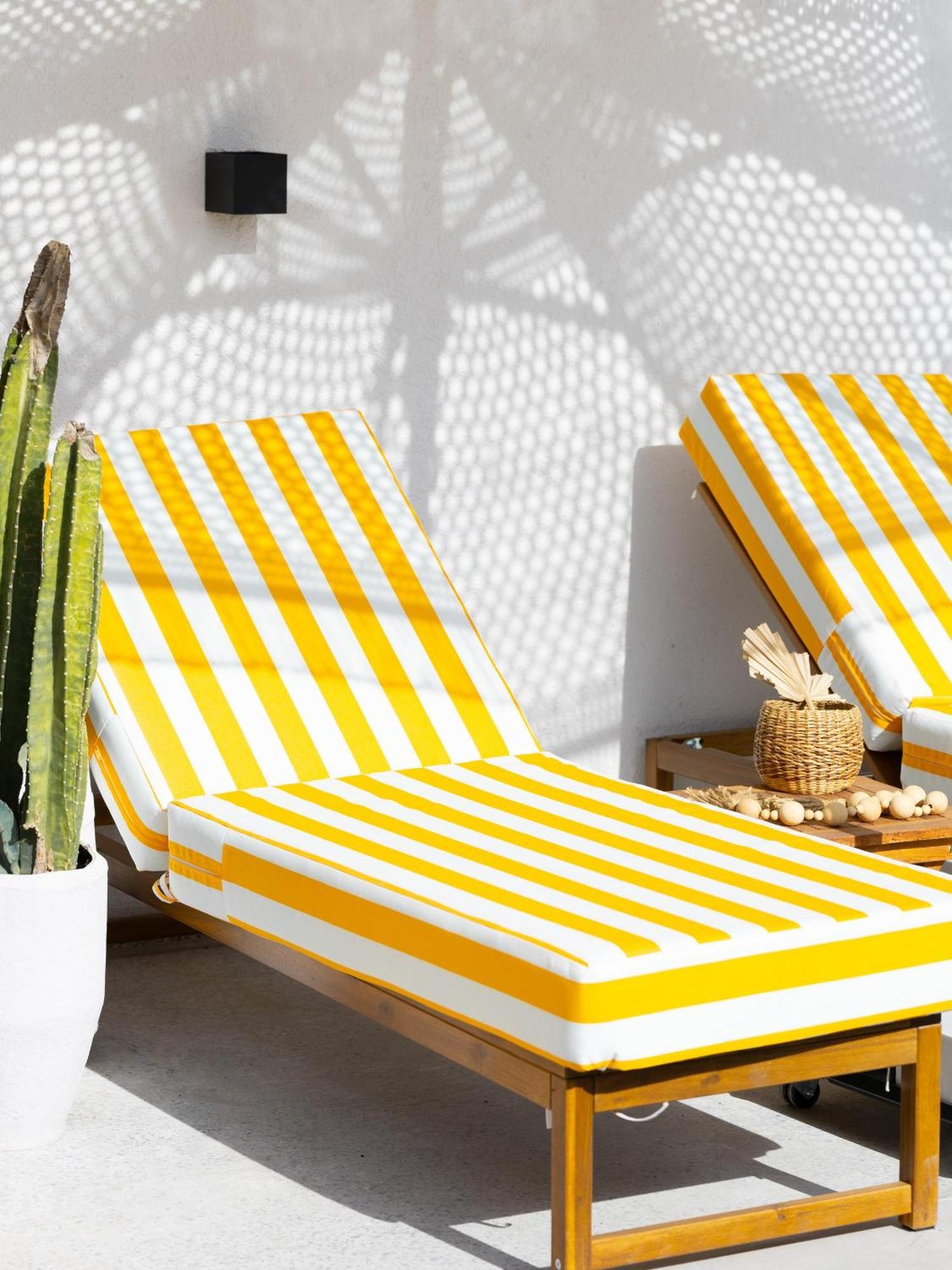 Luxury Boho Chic Beachside Escape, Shared Pool & Burj Khalifa View! Appartement *