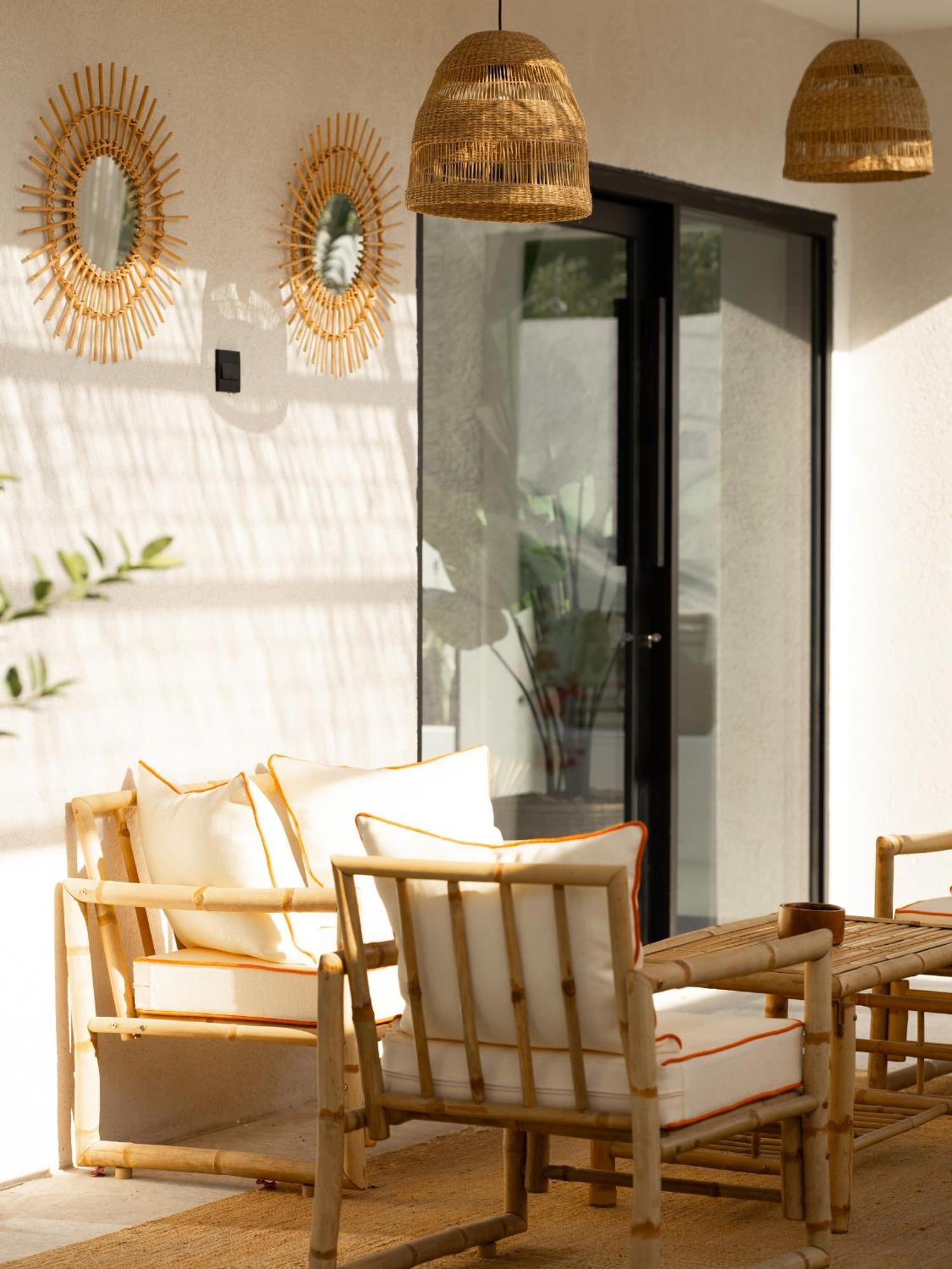 Luxury Boho Chic Beachside Escape, Shared Pool & Burj Khalifa View! Dubaï