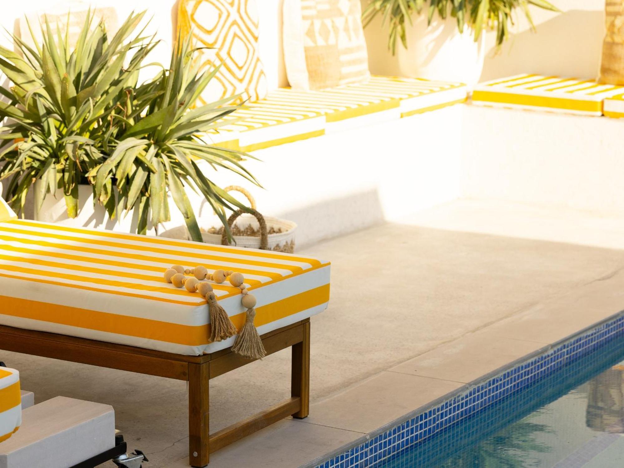 Appartement Luxury Boho Chic Beachside Escape, Shared Pool & Burj Khalifa View! *