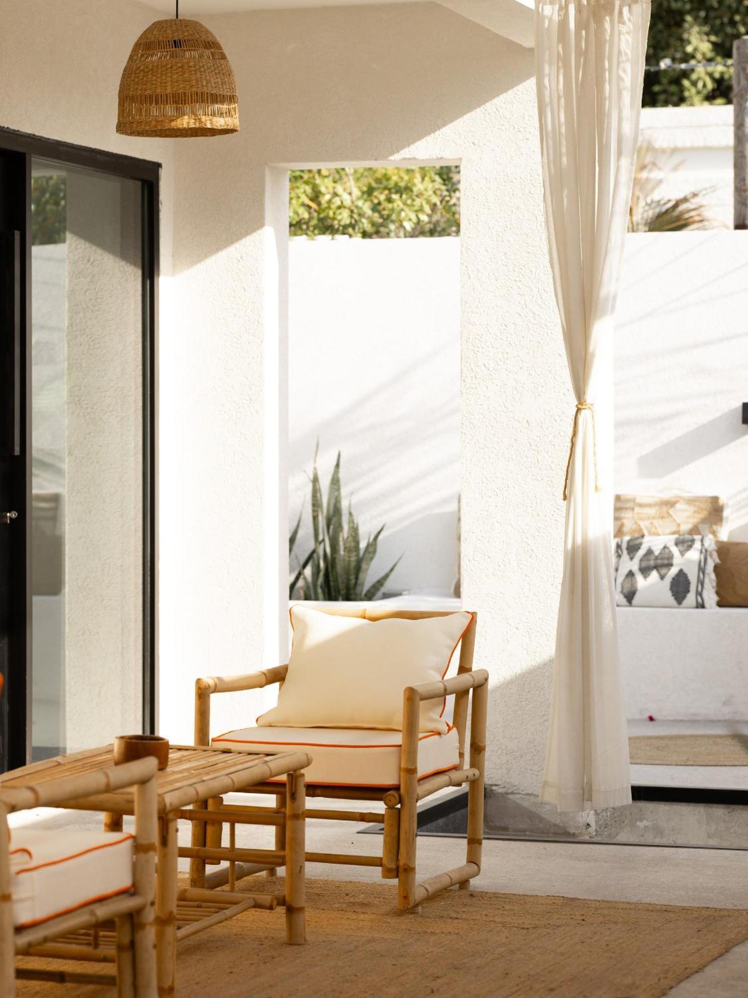 Appartement Luxury Boho Chic Beachside Escape, Shared Pool & Burj Khalifa View! Dubaï