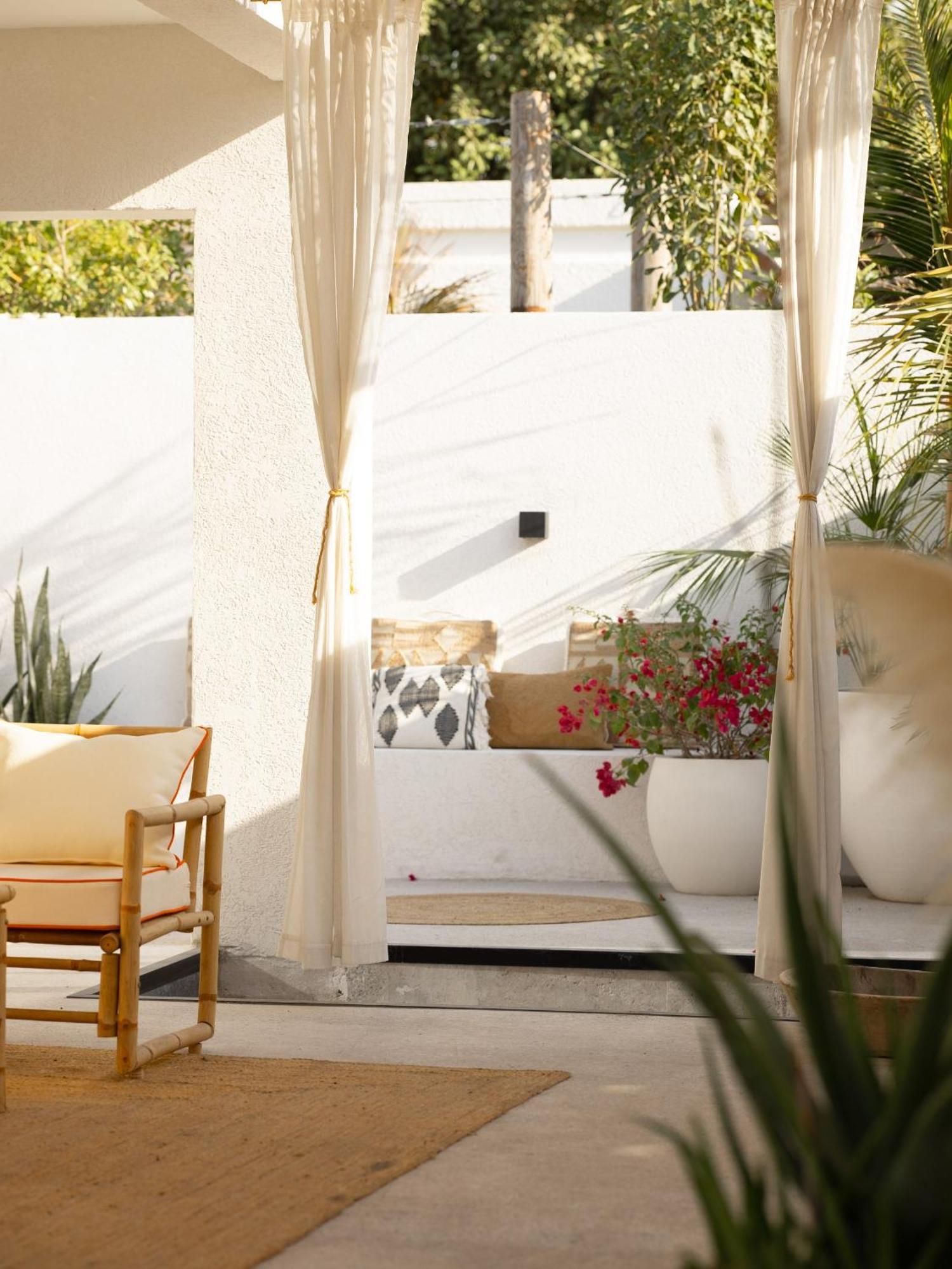 Luxury Boho Chic Beachside Escape, Shared Pool & Burj Khalifa View! Dubaï