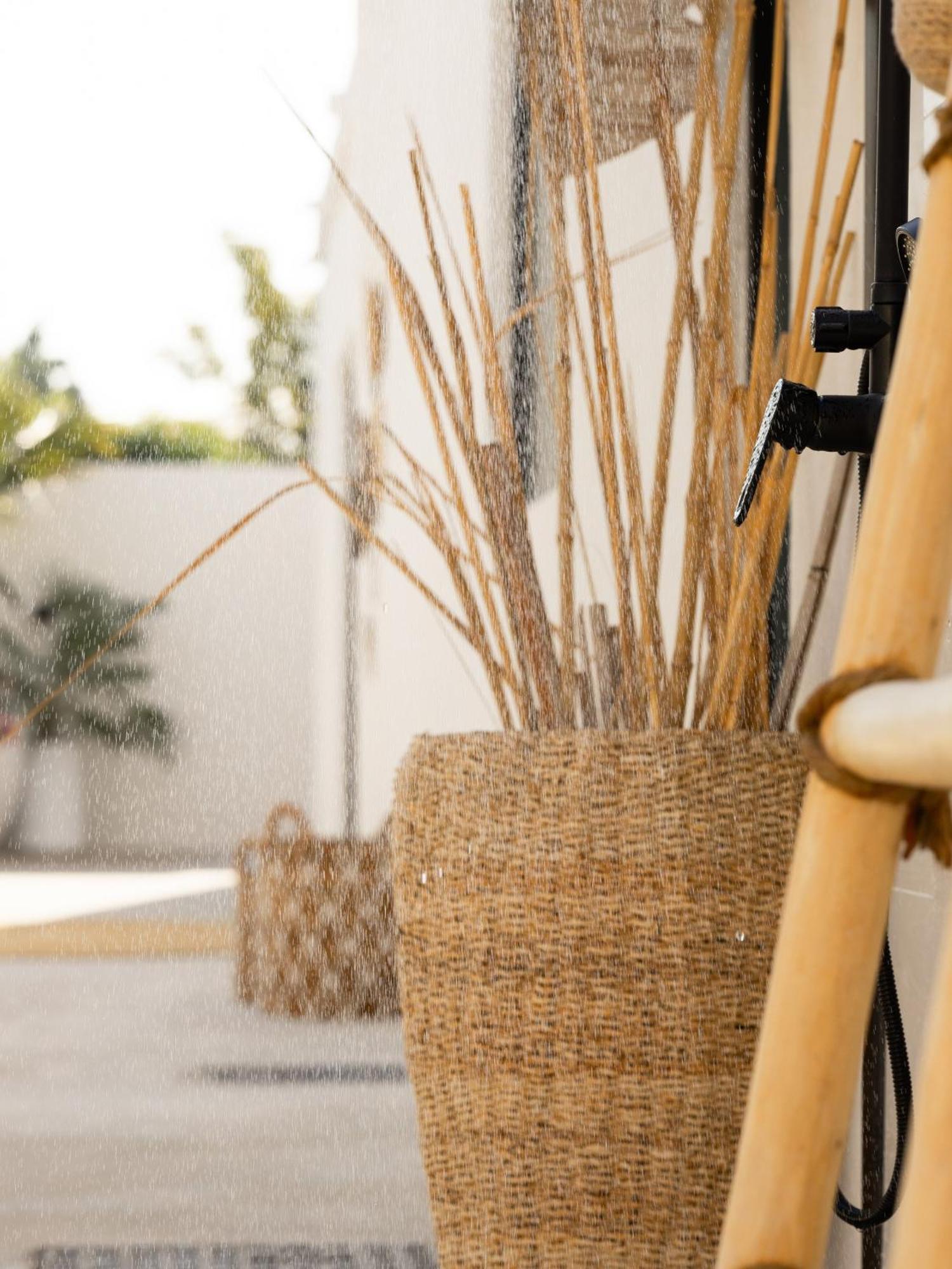 Luxury Boho Chic Beachside Escape, Shared Pool & Burj Khalifa View! *