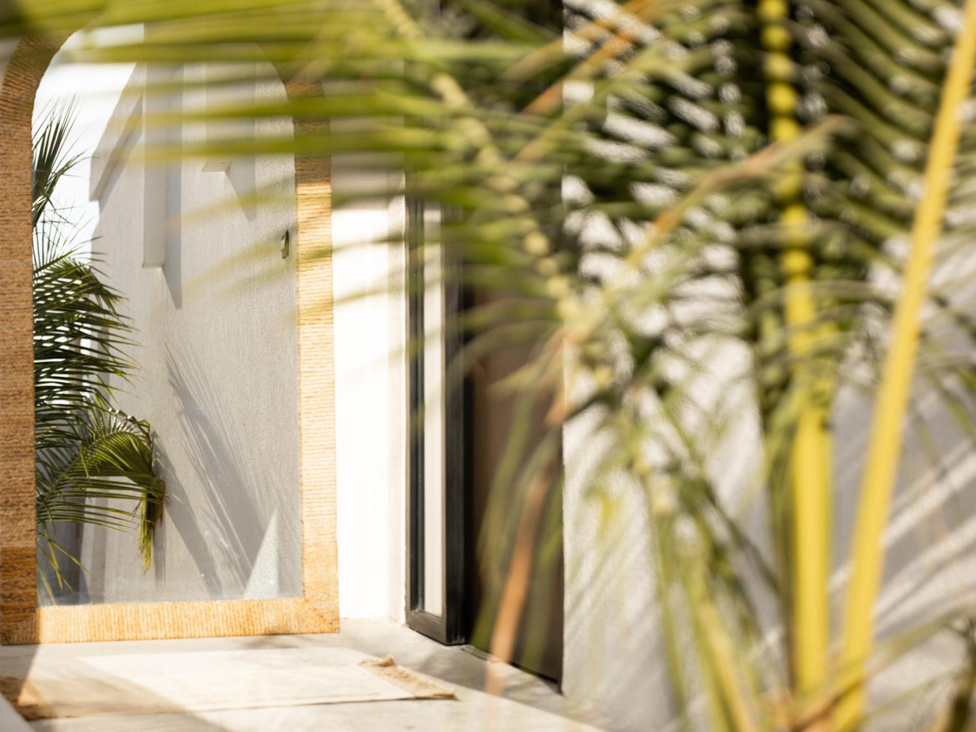 Luxury Boho Chic Beachside Escape, Shared Pool & Burj Khalifa View! Appartement *